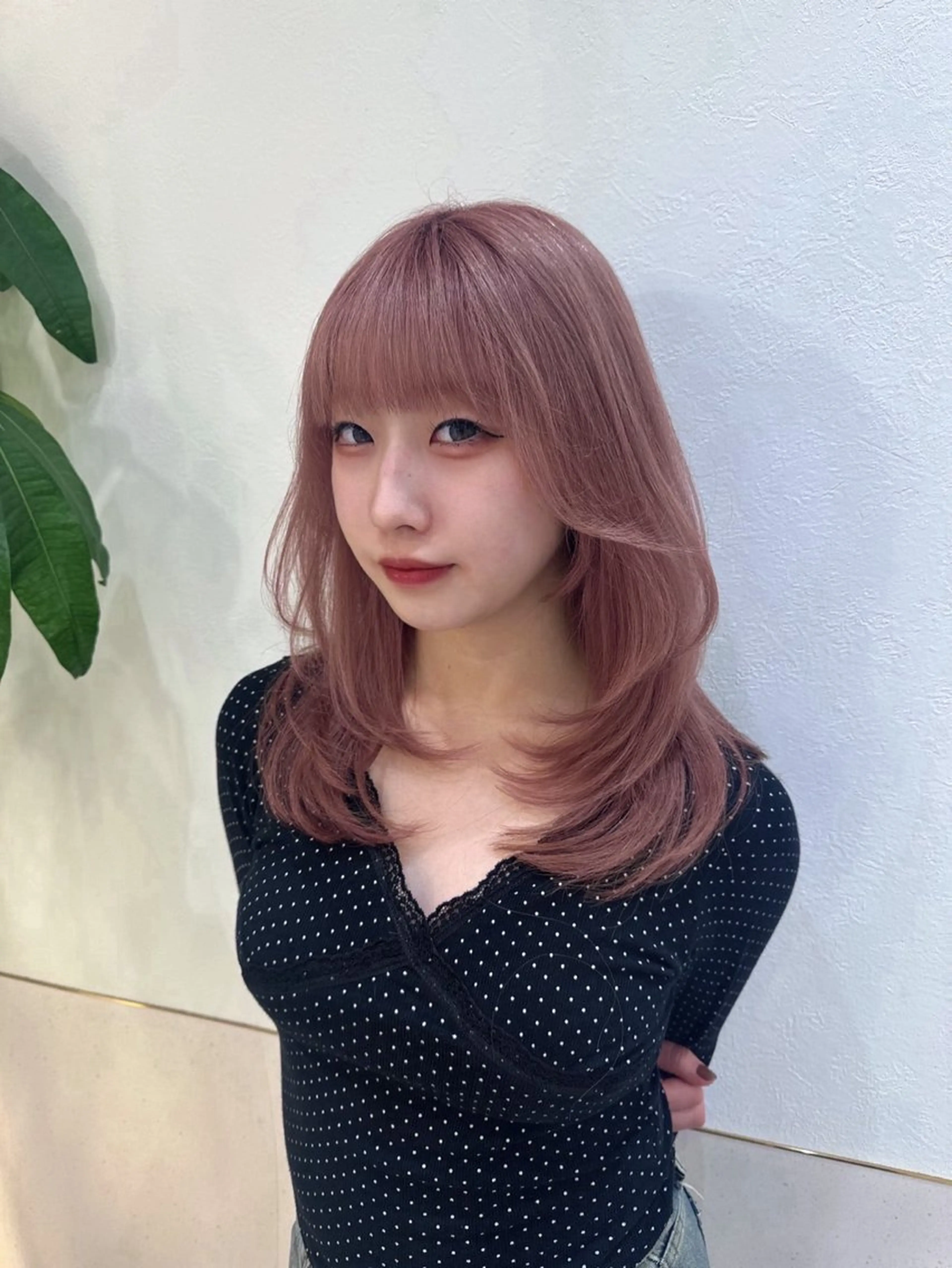 ロング カラー ベージュカラー ブリーチ ケアカラー 透明感カラー ピンクカラー カット ヘアカラー 韓国/ワンホン/新宿 レイヤー/リョウヤのヘアスタイル