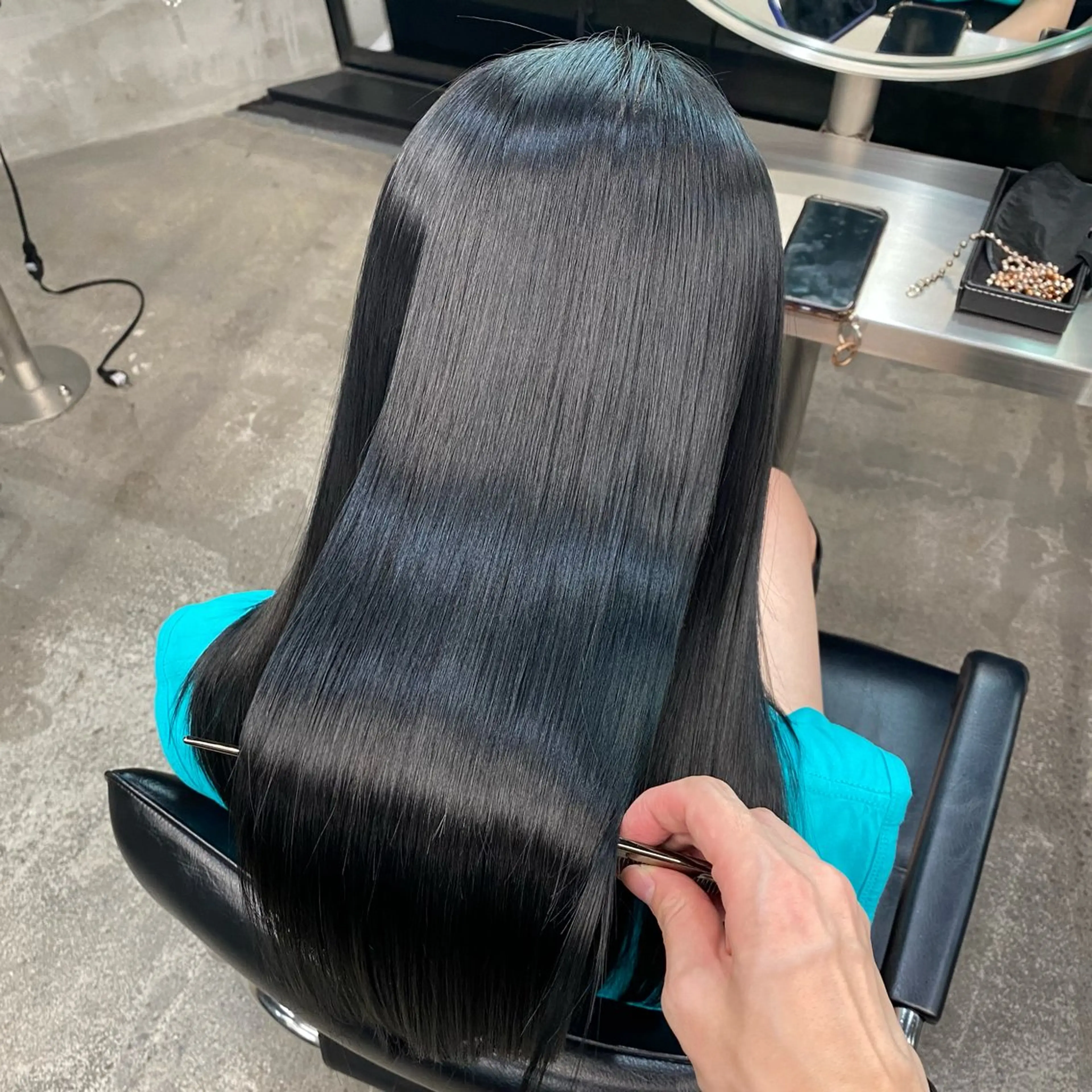 ロング カラー 黒髪 ブルーカラー ブルーブラック 髪質改善 トリートメント カット ヘアカラー トリートメント 佐藤 幸輝のヘアスタイル