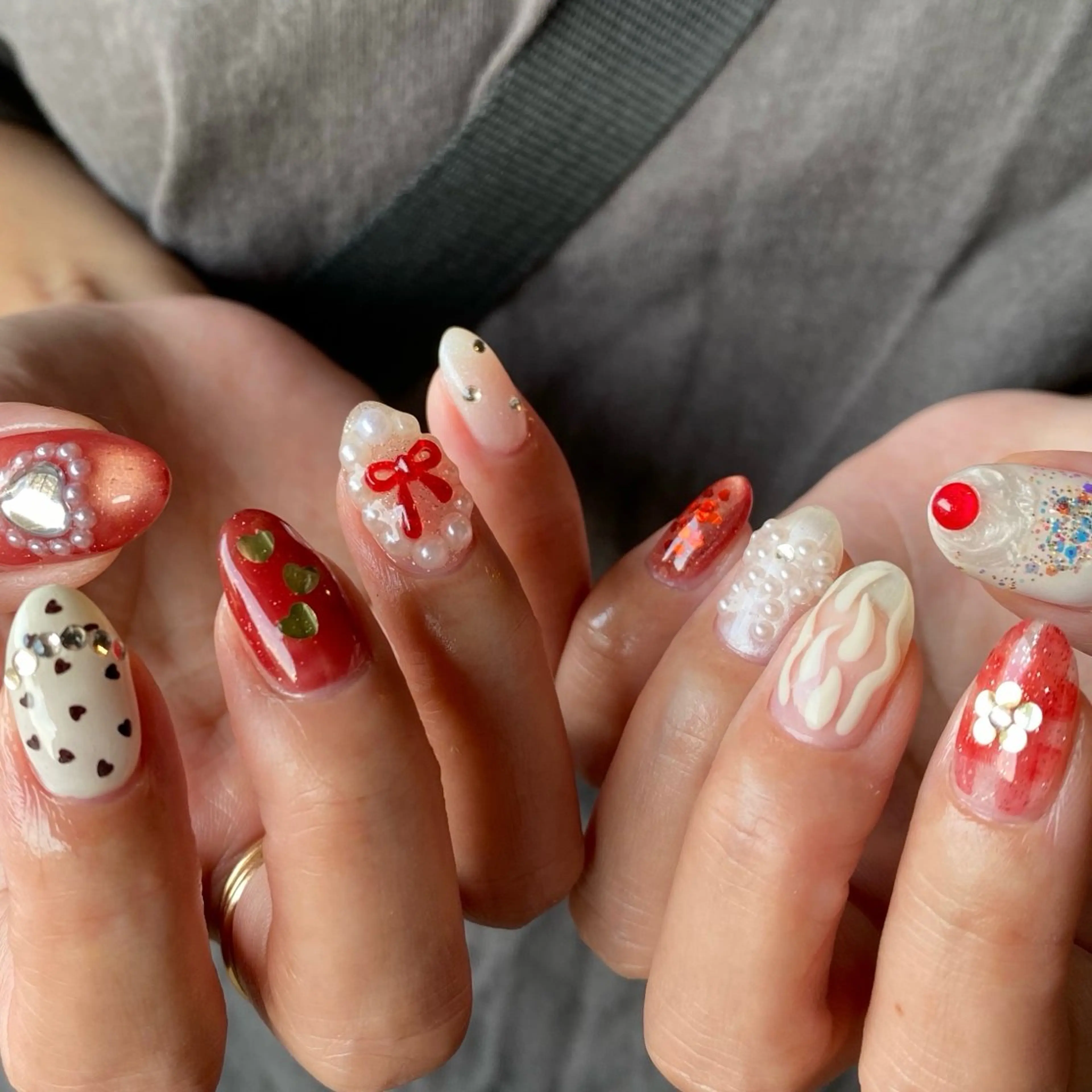 ネイル 韓国ネイル 持ち込み ニュアンスネイル ぷっくりネイル 赤色 nail amuseのネイルデザイン