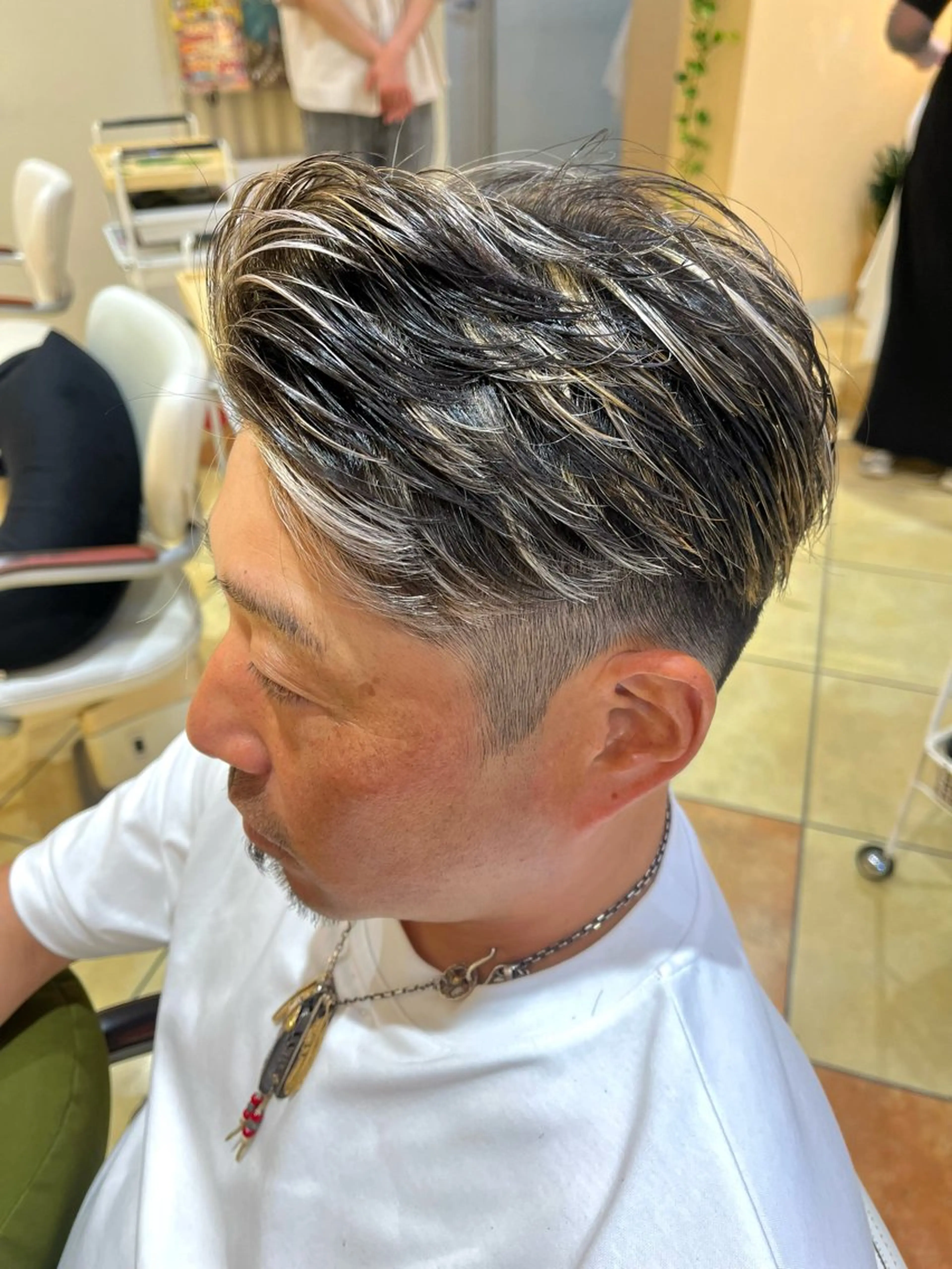 ショート カラー パーマ メンズ メンズハイライト ハイライトカラー ハイライト ショートヘア カット ヘアカラー メンズパーマ特化 外山　健太のヘアスタイル