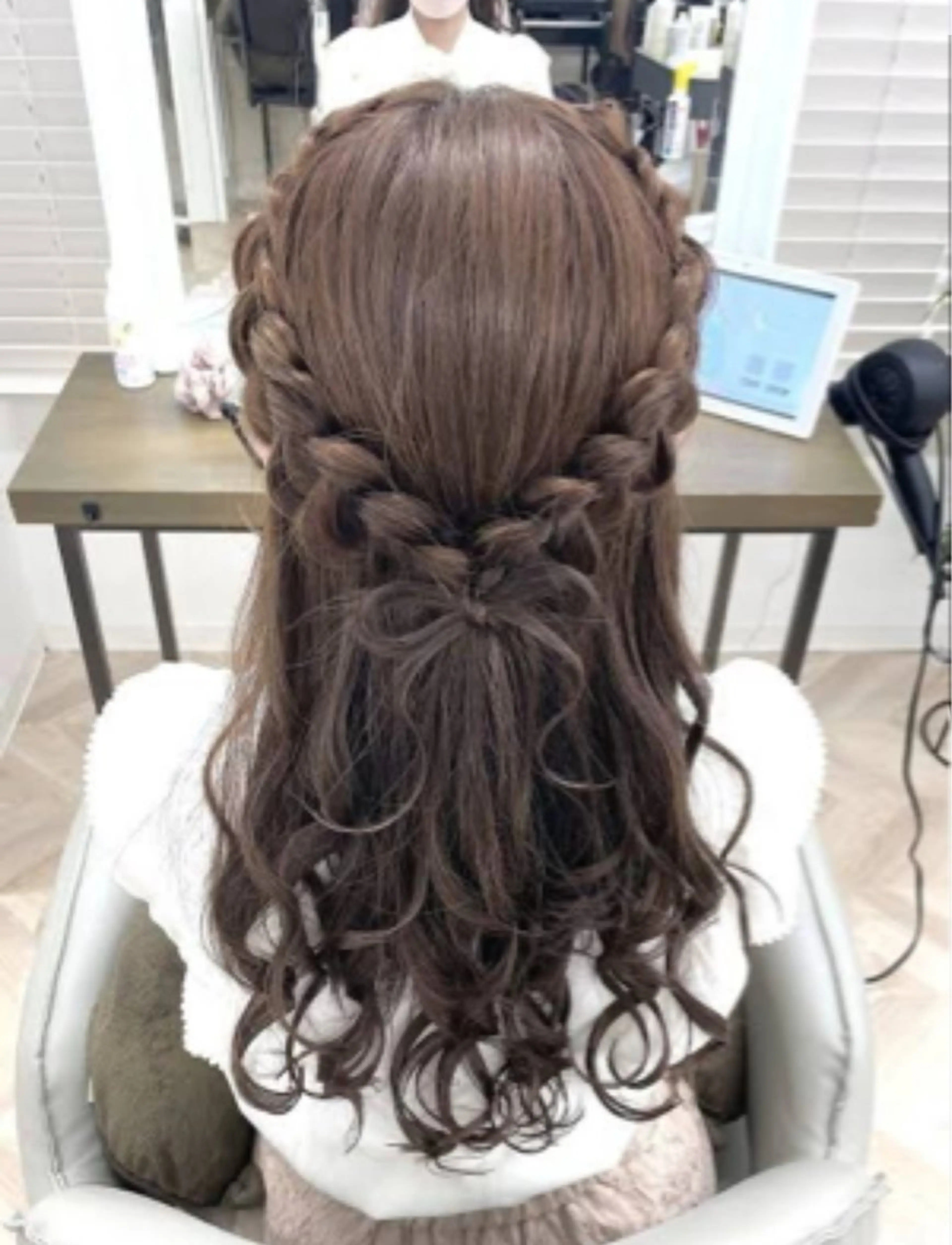 ロング ヘアアレンジ ヘアセット ヘアアレンジ/暖色/ ハイトーン/🌼歩花のヘアスタイル
