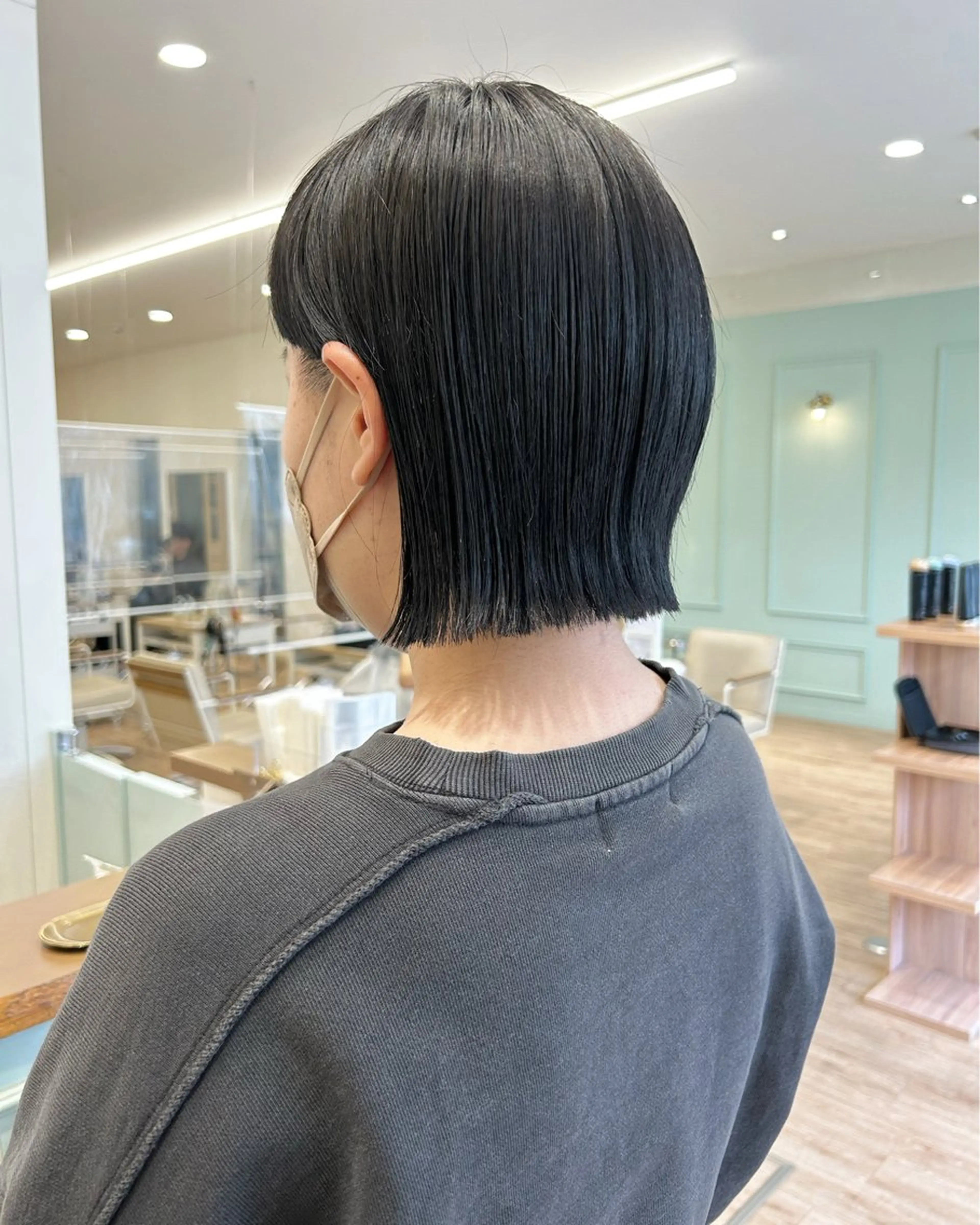 ショート 切りっぱなしボブ ボブ カット ケアブリーチ 坪井佑樹のヘアスタイル
