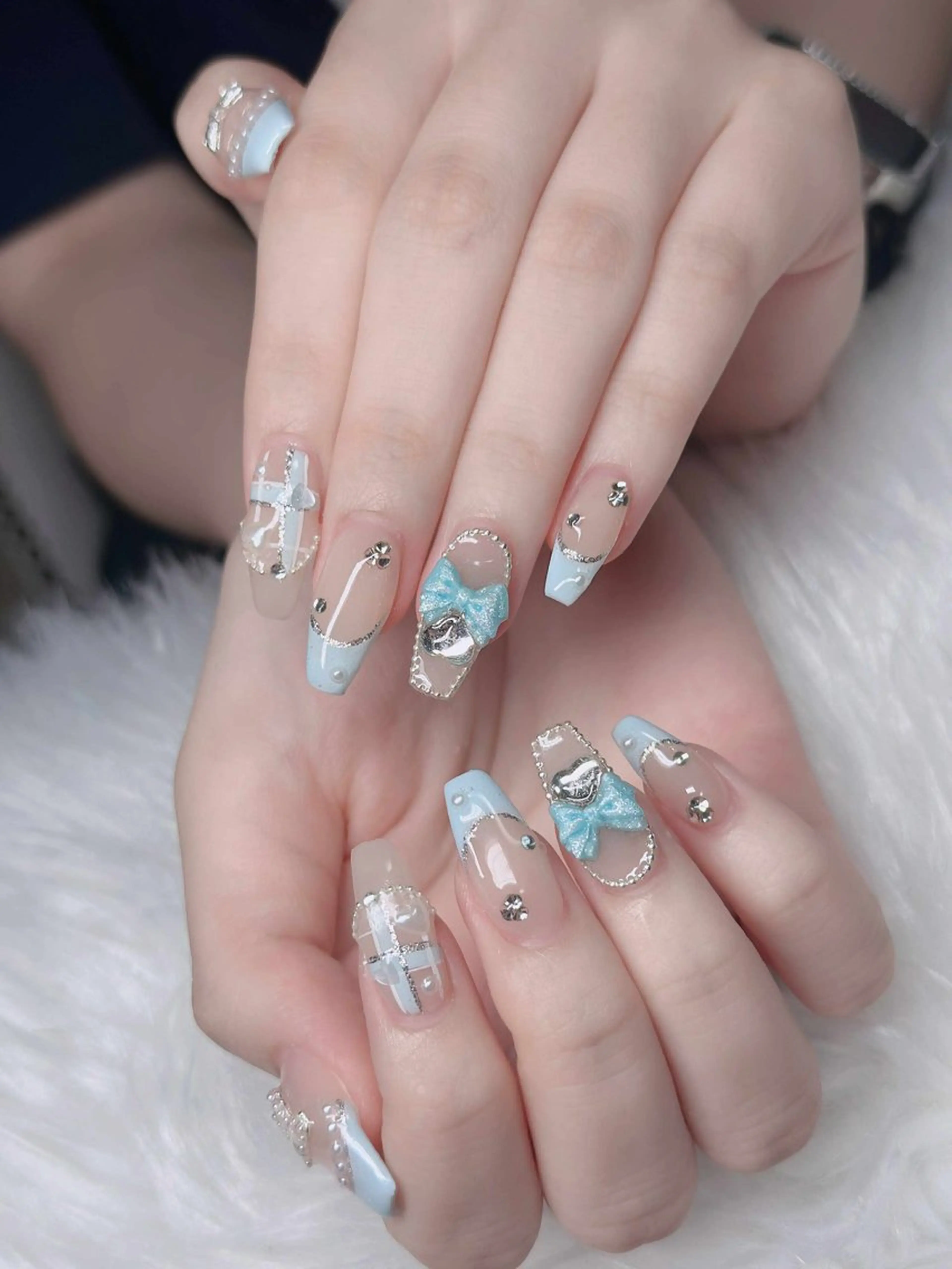 ネイル フレンチネイル ジェルネイル ハロウィン キラキラネイル 韓国ネイル H.babynailsalon所属・H.baby Nail Salonのネイルデザイン