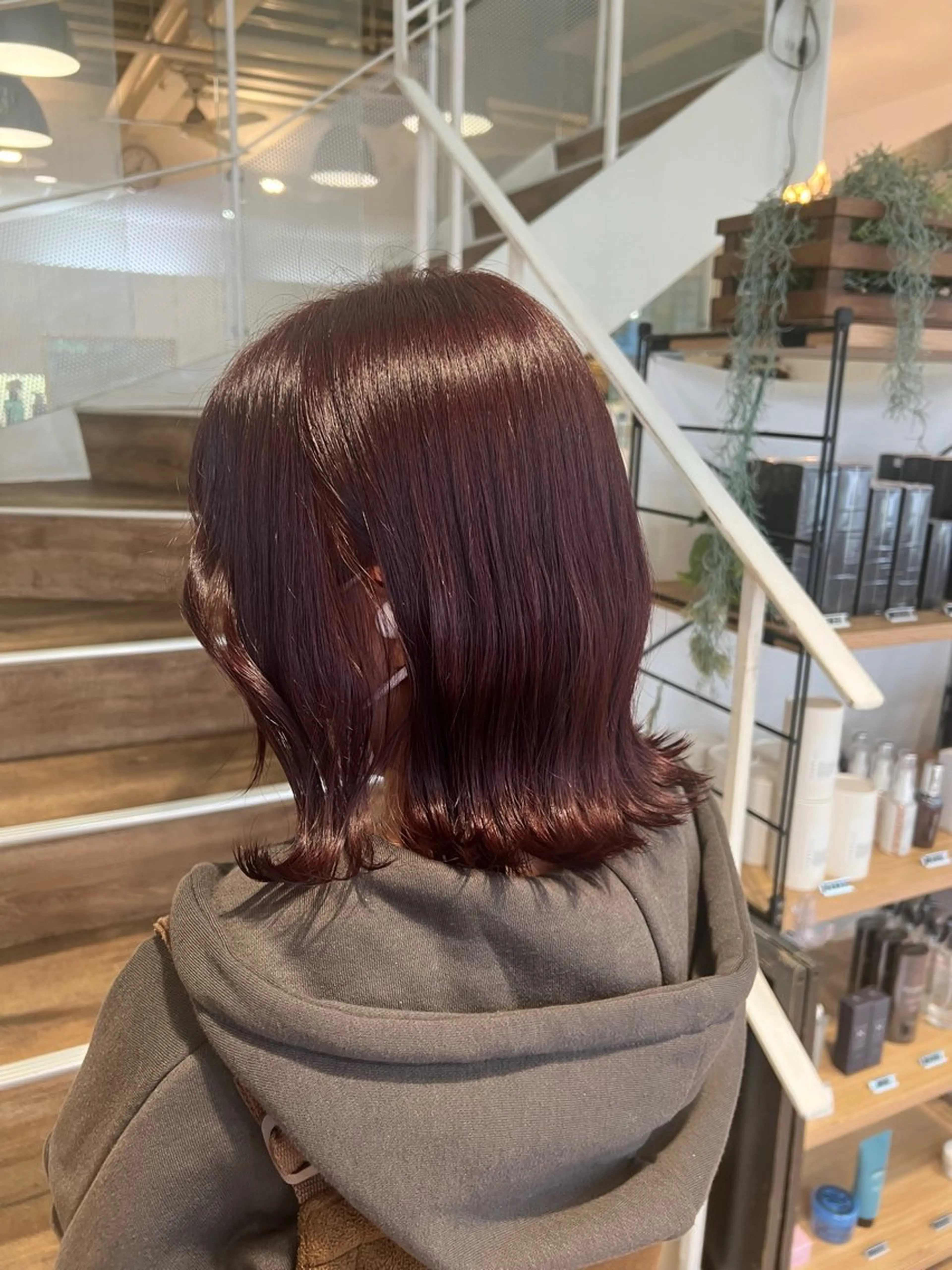 ミディアム カラー レッドカラー 石野 友唯のヘアスタイル