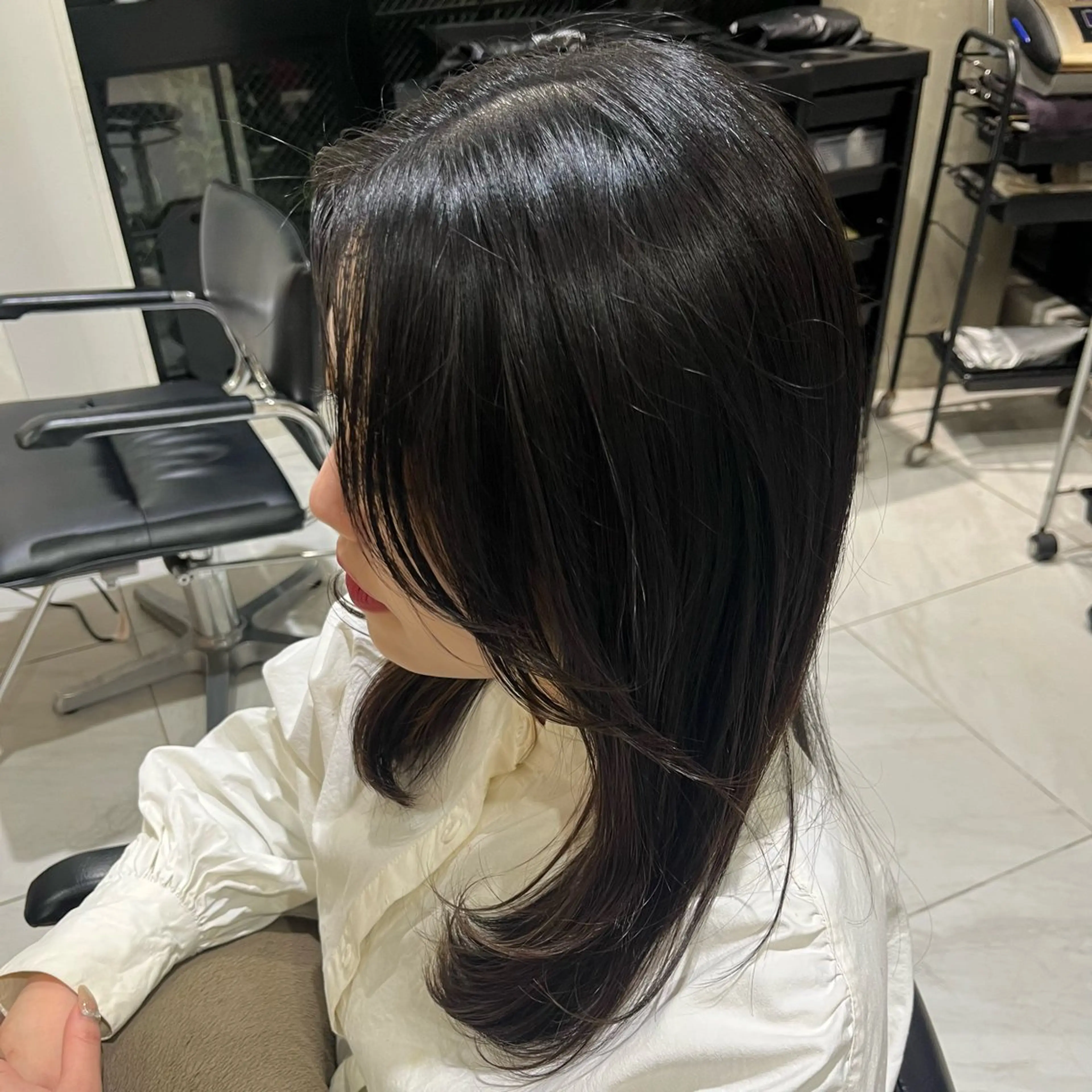 セミロング レイヤーカット ナミ🩶暗髪/暖色 ❤️/透明感/縮毛のヘアスタイル