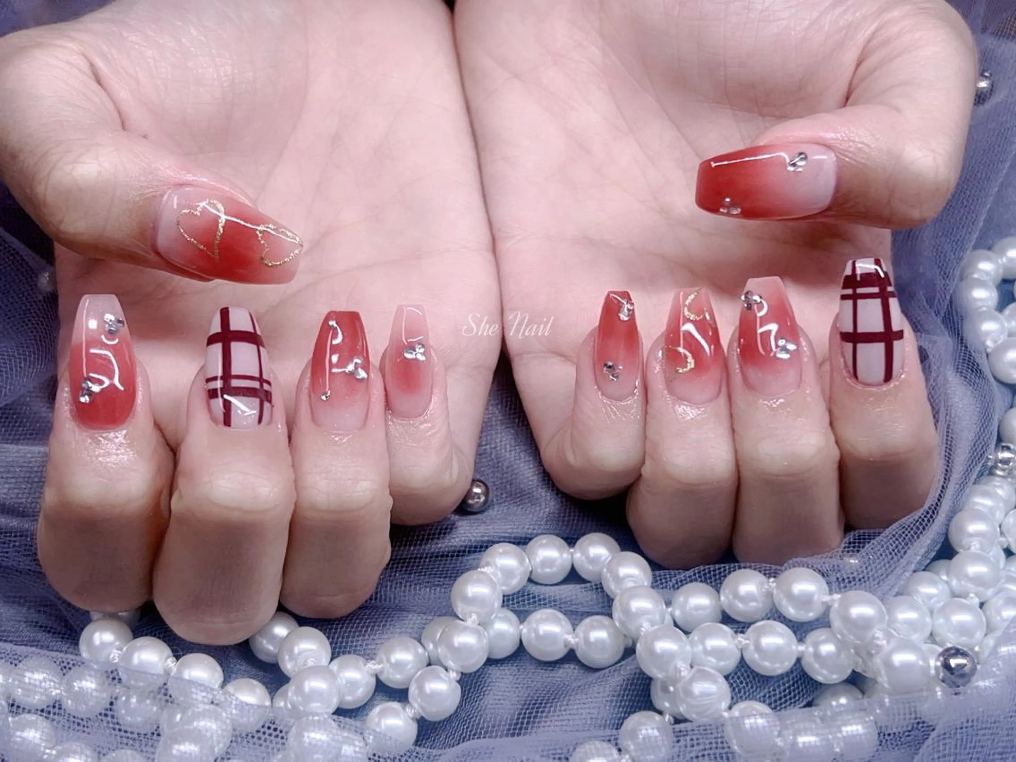 ネイル チークネイル 長さ出し マグネットネイル 持ち込み ワンカラーネイル ハンドネイル She   Nail所属・ISA_ BELLAのネイルデザイン