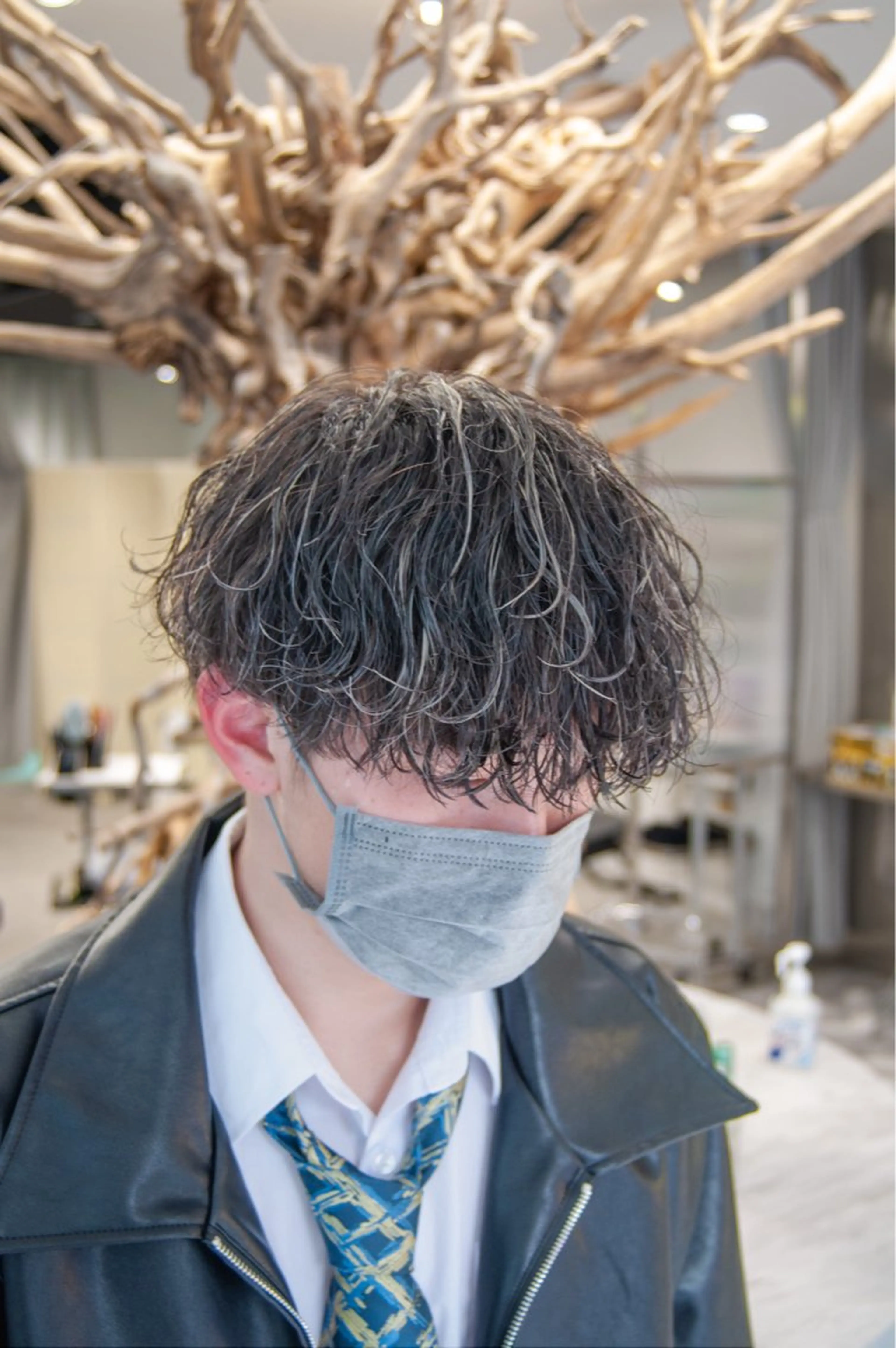 メンズ メンズパーマ 学生（メンズ向け） 波巻きパーマ カット ヘアカラー パーマ シャドウパーマ/ スパイキーショートのヘアスタイル