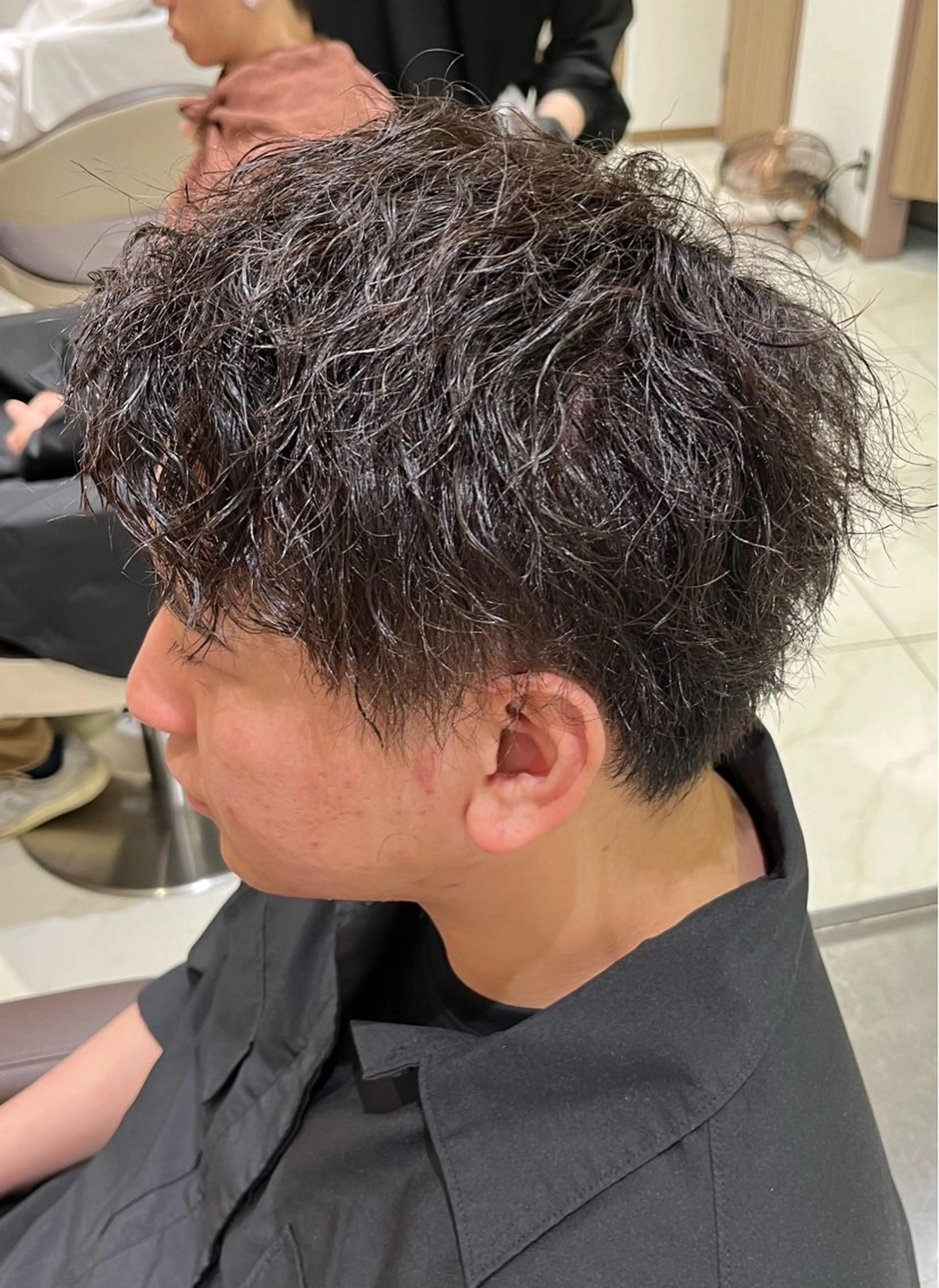 ショート パーマ メンズ メンズブリーチ センターパート フェードカット マッシュ メンズパーマ カット パーマ トリートメント ヘアセット 【メンズパーマ✨️ フェザーパーマ】岩城のヘアスタイル