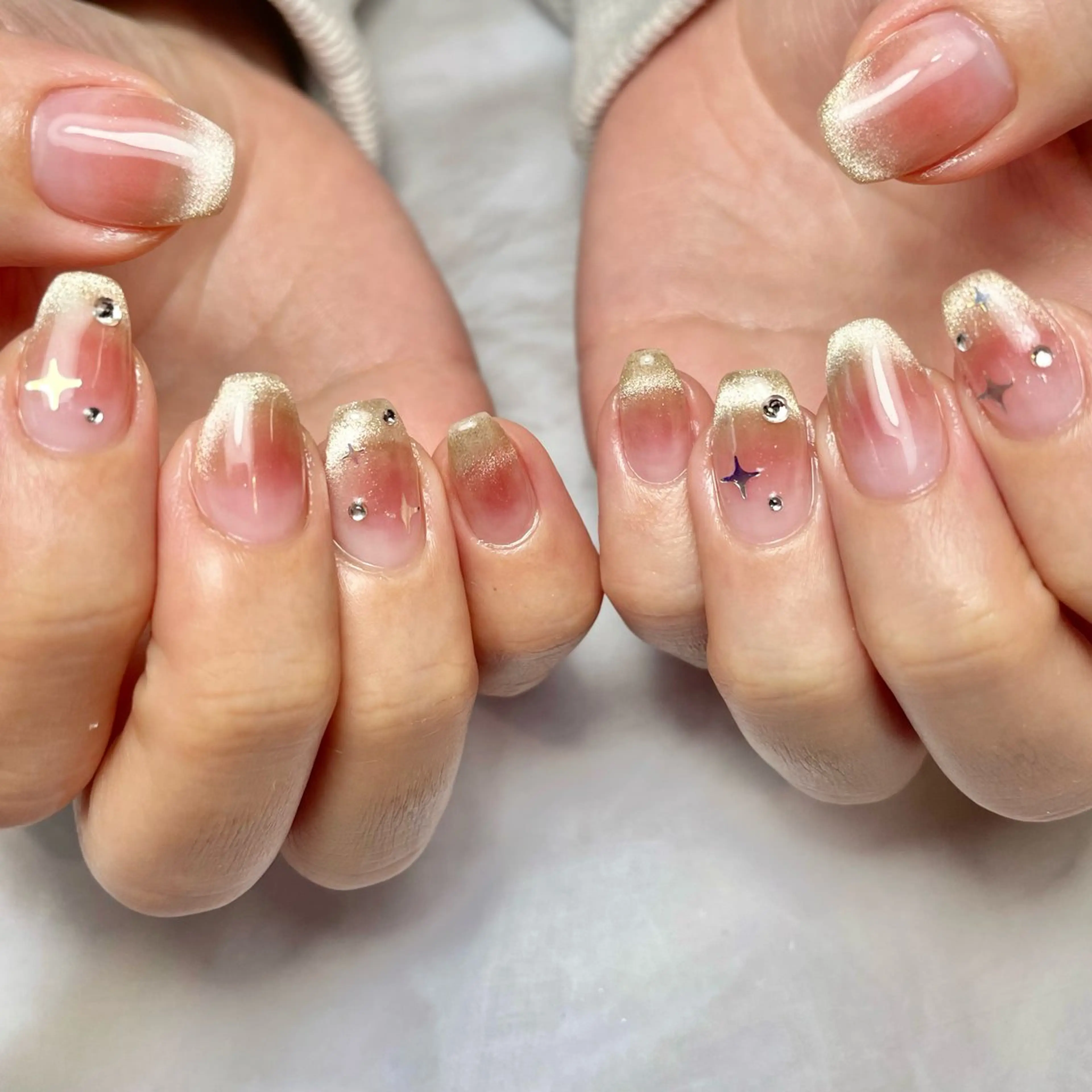 ネイル チークネイル 持ち込み ピンク 赤色 ハンドネイル Reflection marikoのネイルデザイン