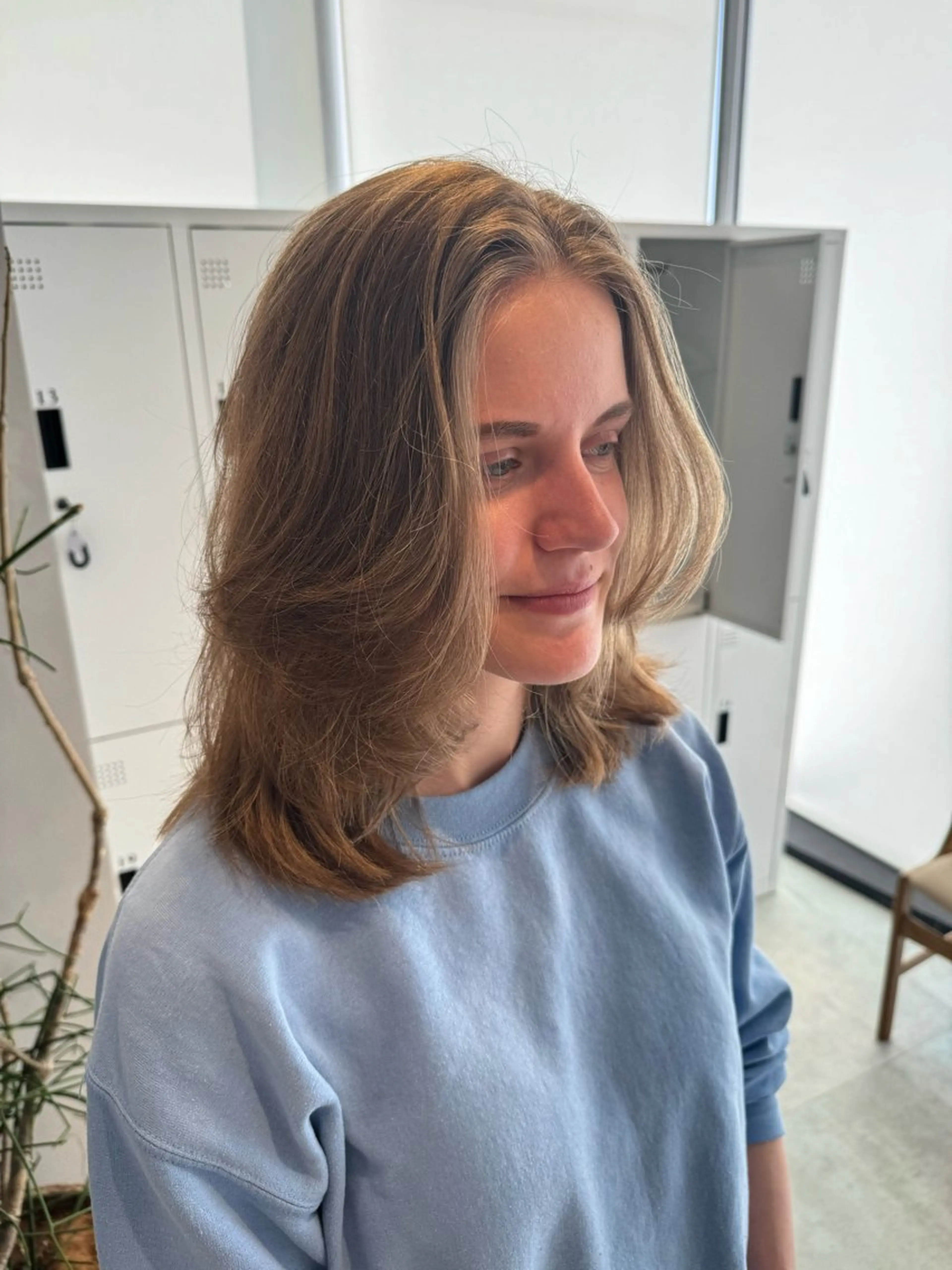 セミロング レイヤーカット 透明感カラー✨艶髪 制作🌱山根あゆみのヘアスタイル