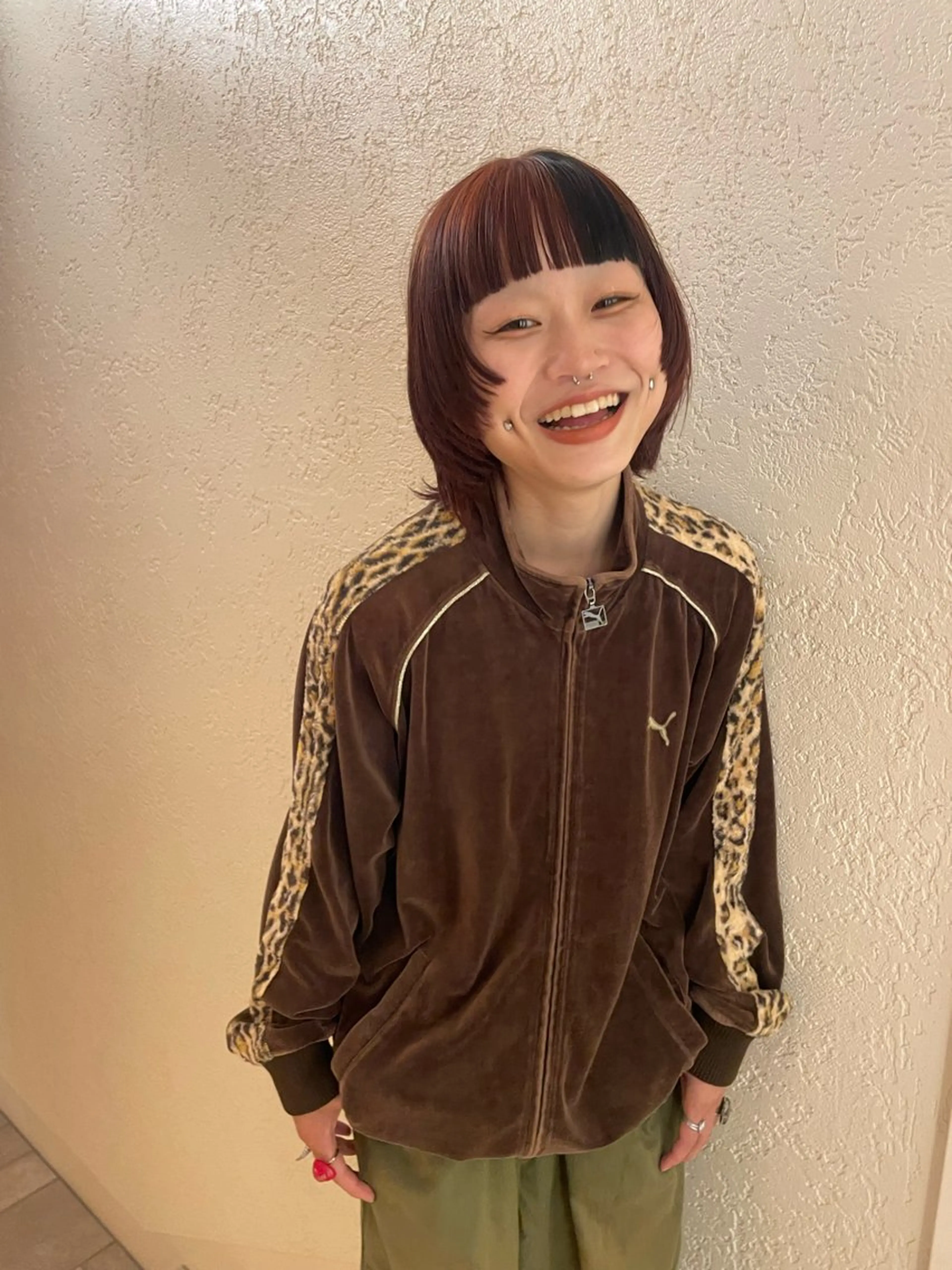 ミディアム カラー ブリーチ ブラウンカラー ケアブリーチ ダブルカラー ブリーチなしカラー カット ヘアカラー トリートメント MIU/ルーツカラー 顔まわりレイヤーのヘアスタイル