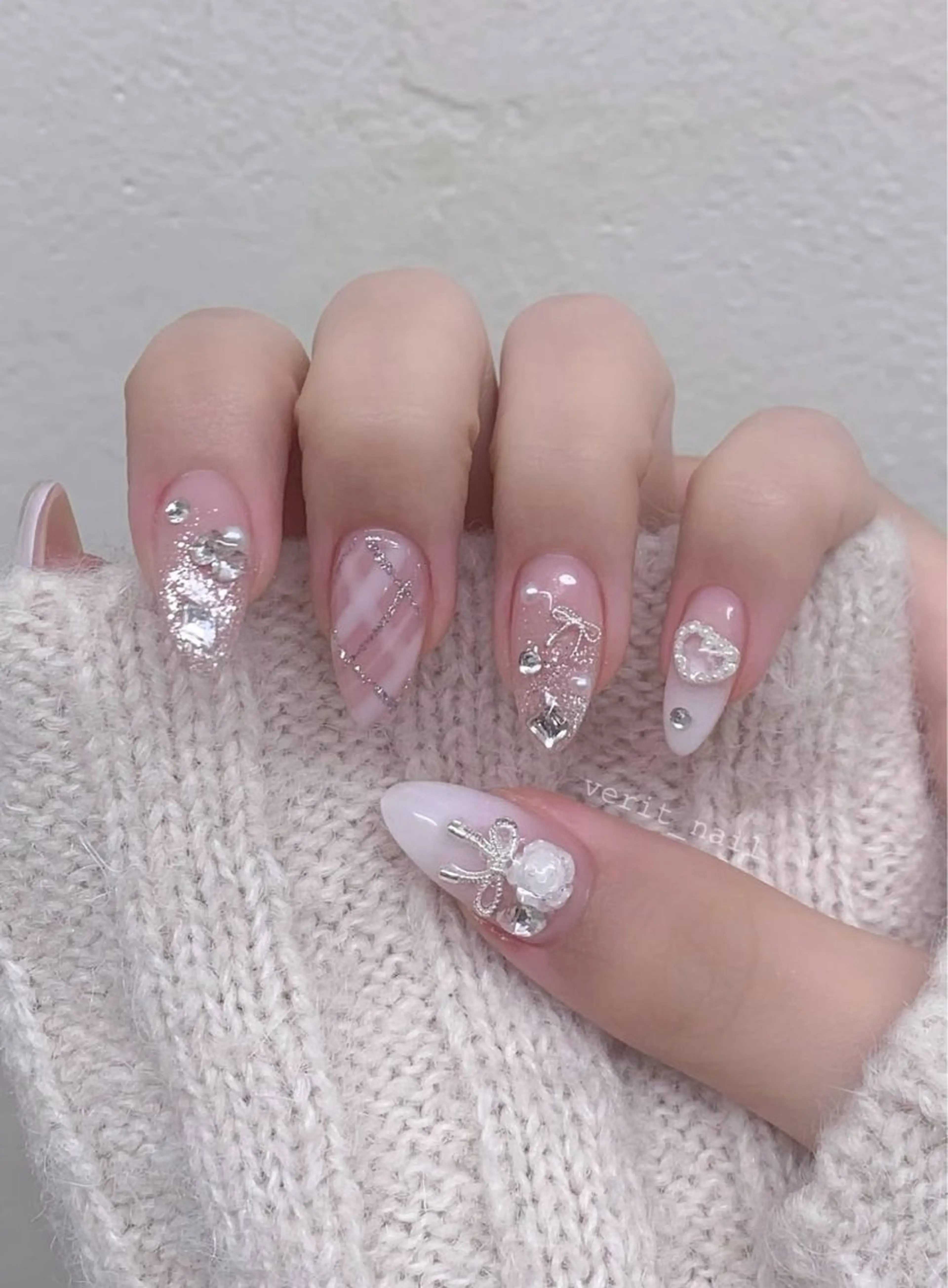 ネイル 持ち込み ハンドネイル JISOO ANA.CHUOのネイルデザイン