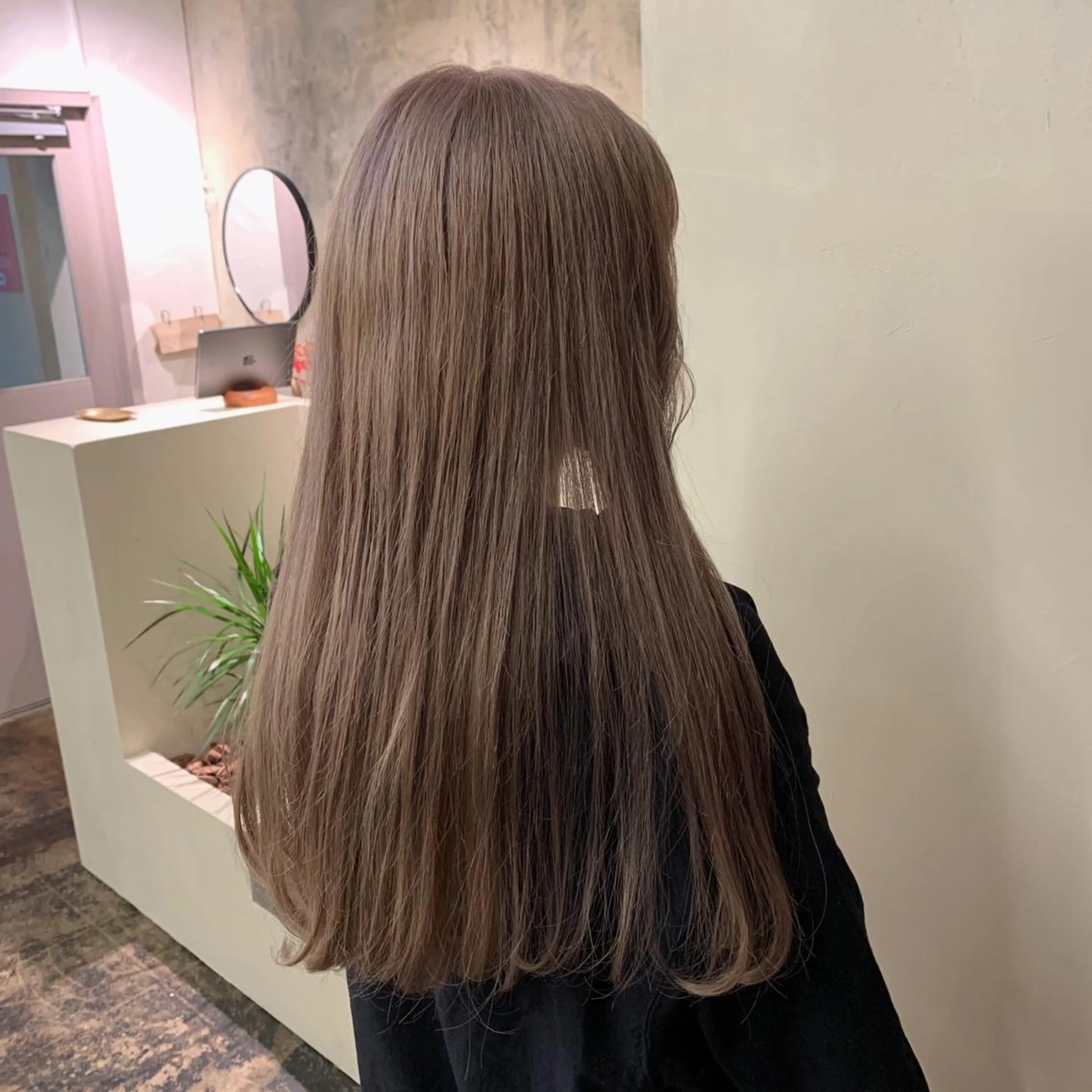 ロング カラー ベージュカラー ブリーチ ケアブリーチ ホワイトベージュ カット ヘアカラー yupi🐈‍⬛ レイヤー/パーマのヘアスタイル