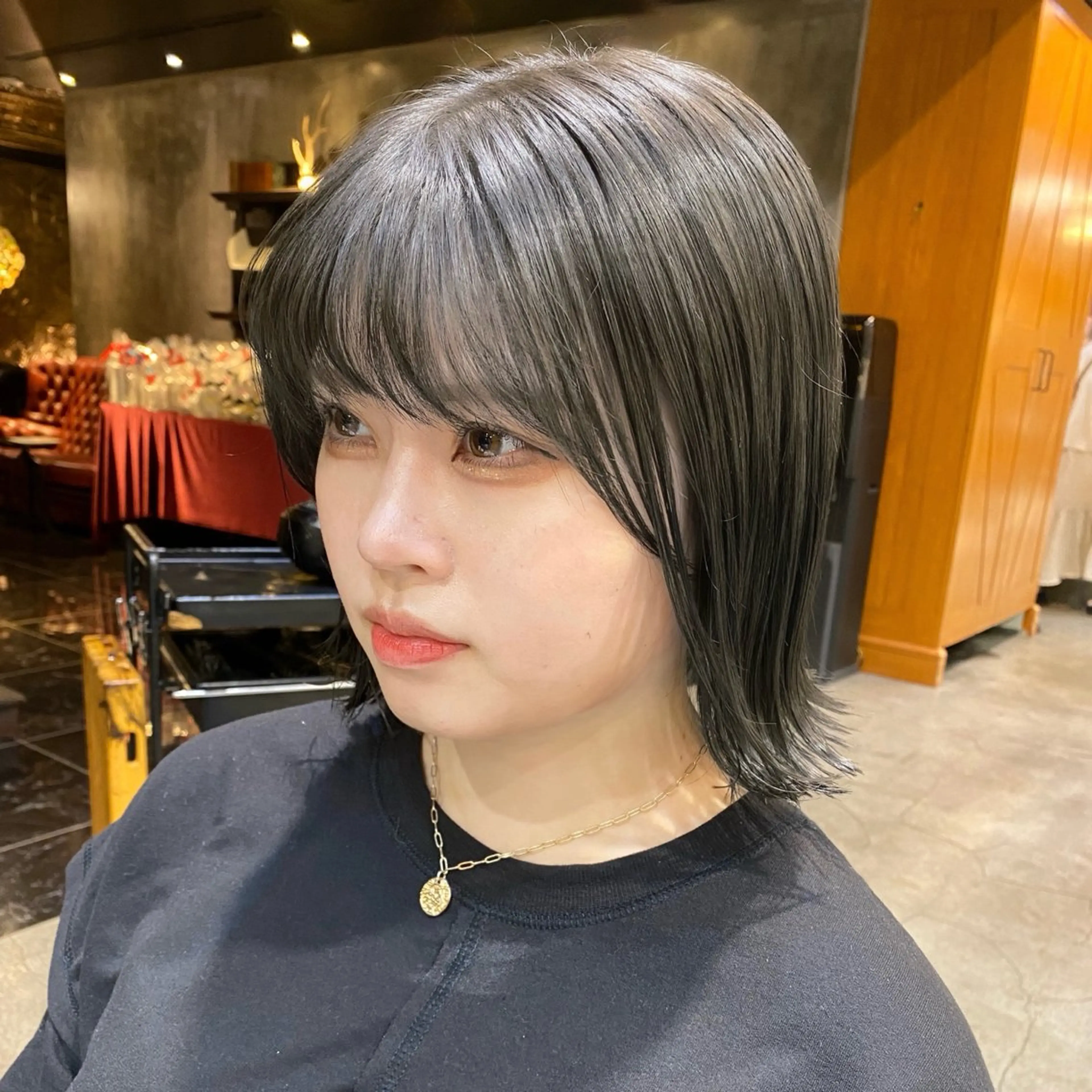 ショート カラー グレージュ 外ハネヘア ブリーチなしダブル カラー🧸🐺陽介のヘアスタイル