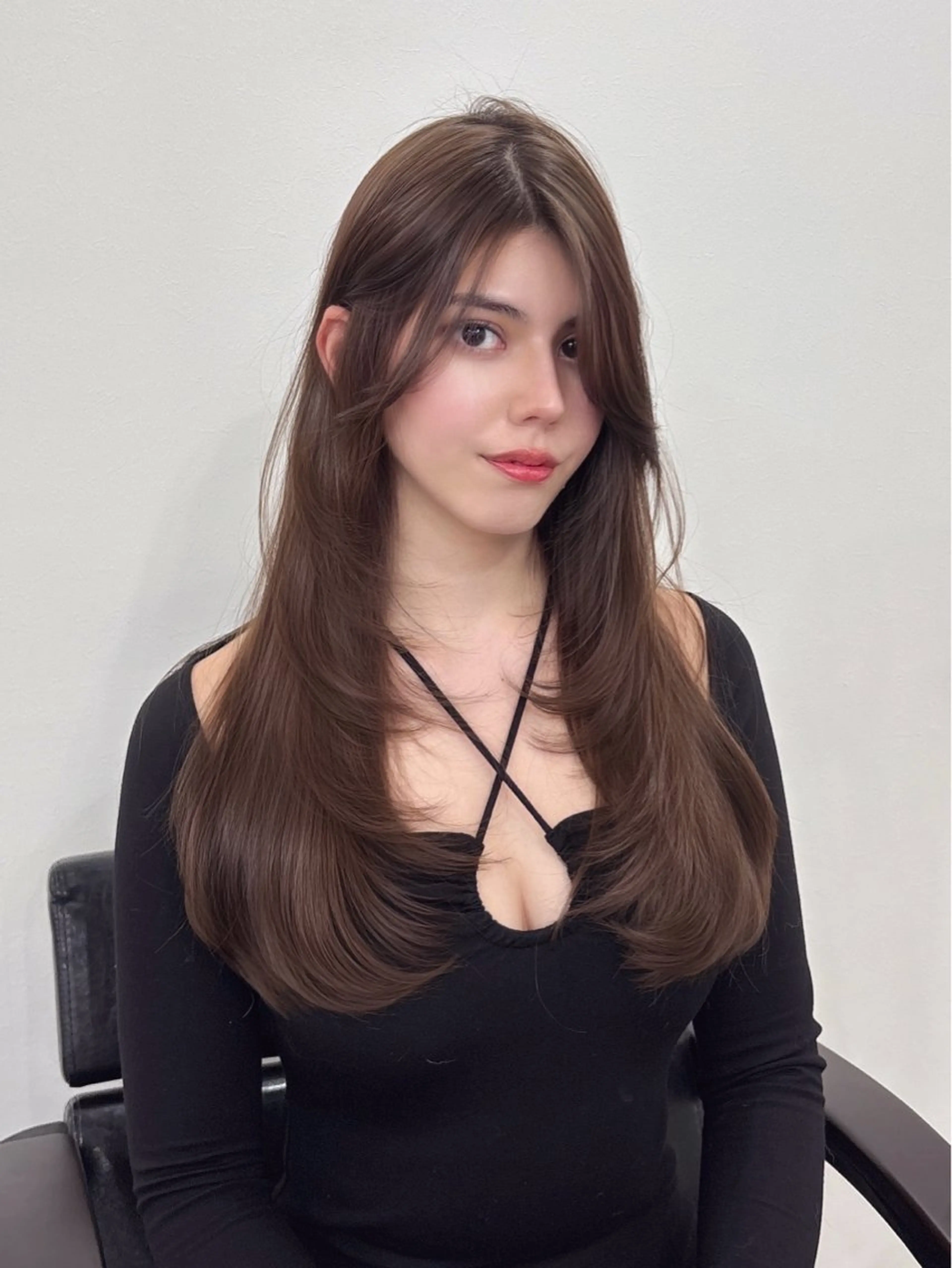 ロング 臼杵 晴のヘアスタイル