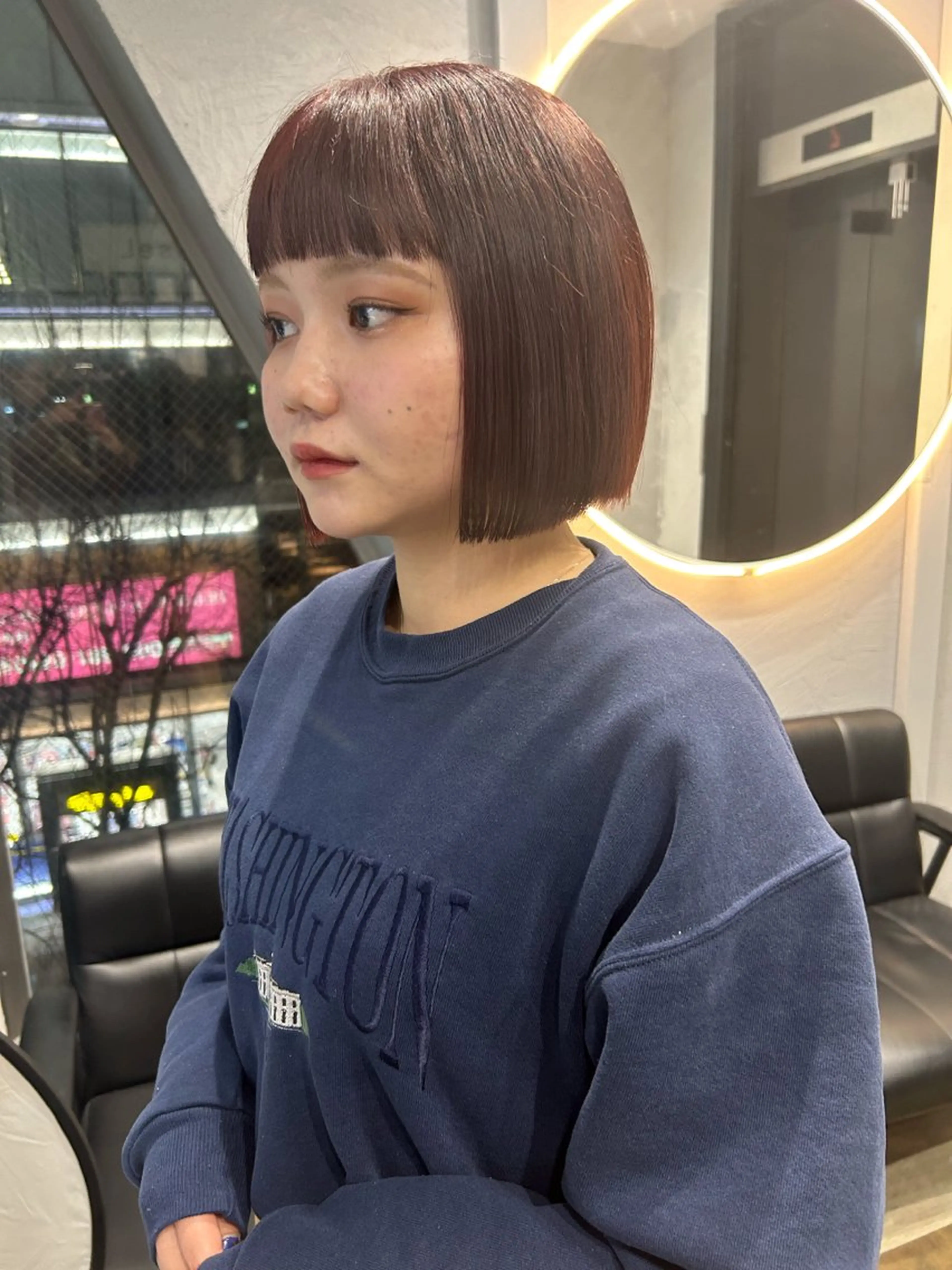 ショート カラー 切りっぱなしボブ ボブ ワイドバング TATSUブリーチ/ ミルクティーベージュのヘアスタイル