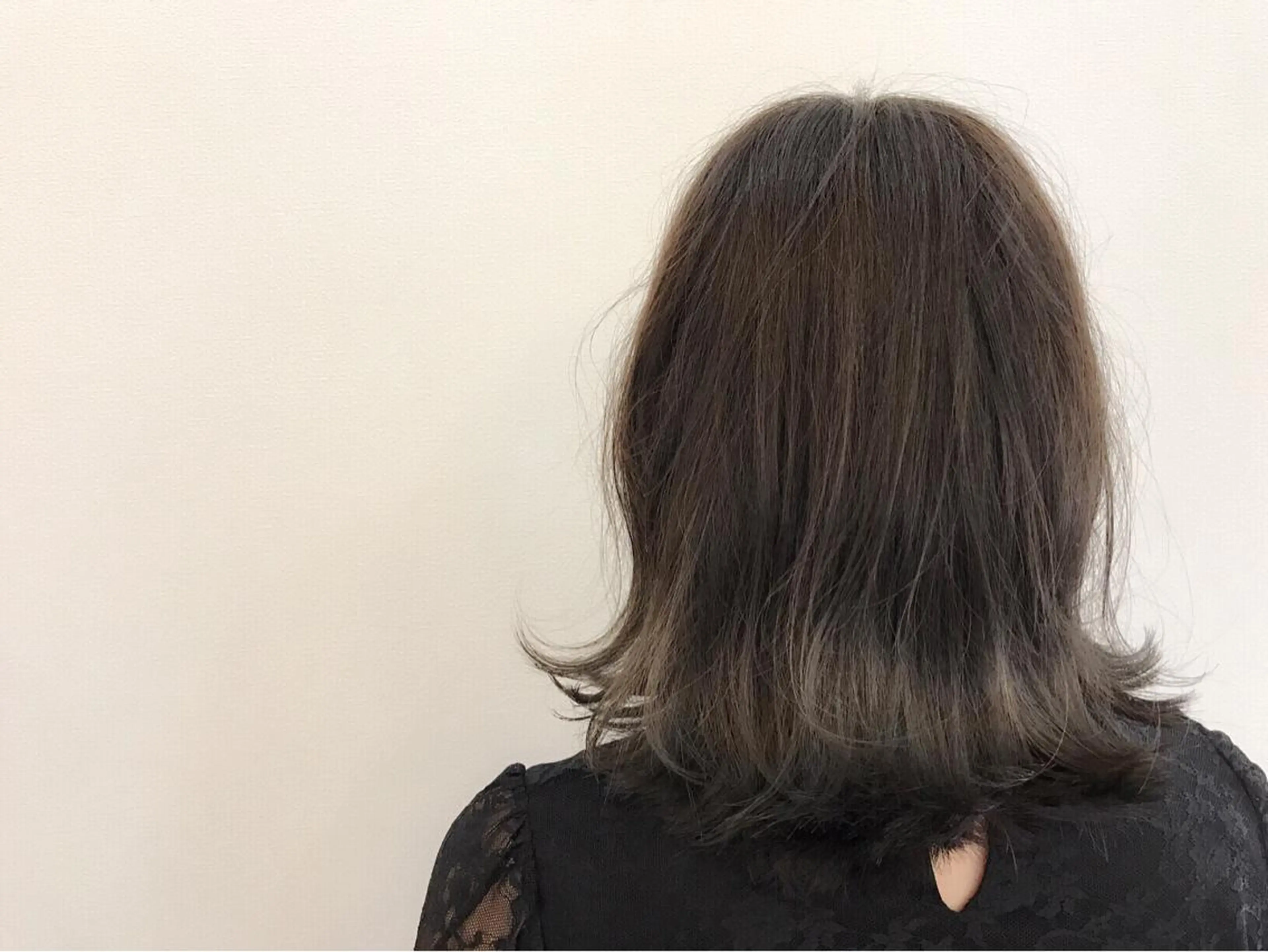 ミディアム カラー アッシュ ボブ 外ハネヘア Hair Salon g-room所属・大山 雅矢のヘアスタイル