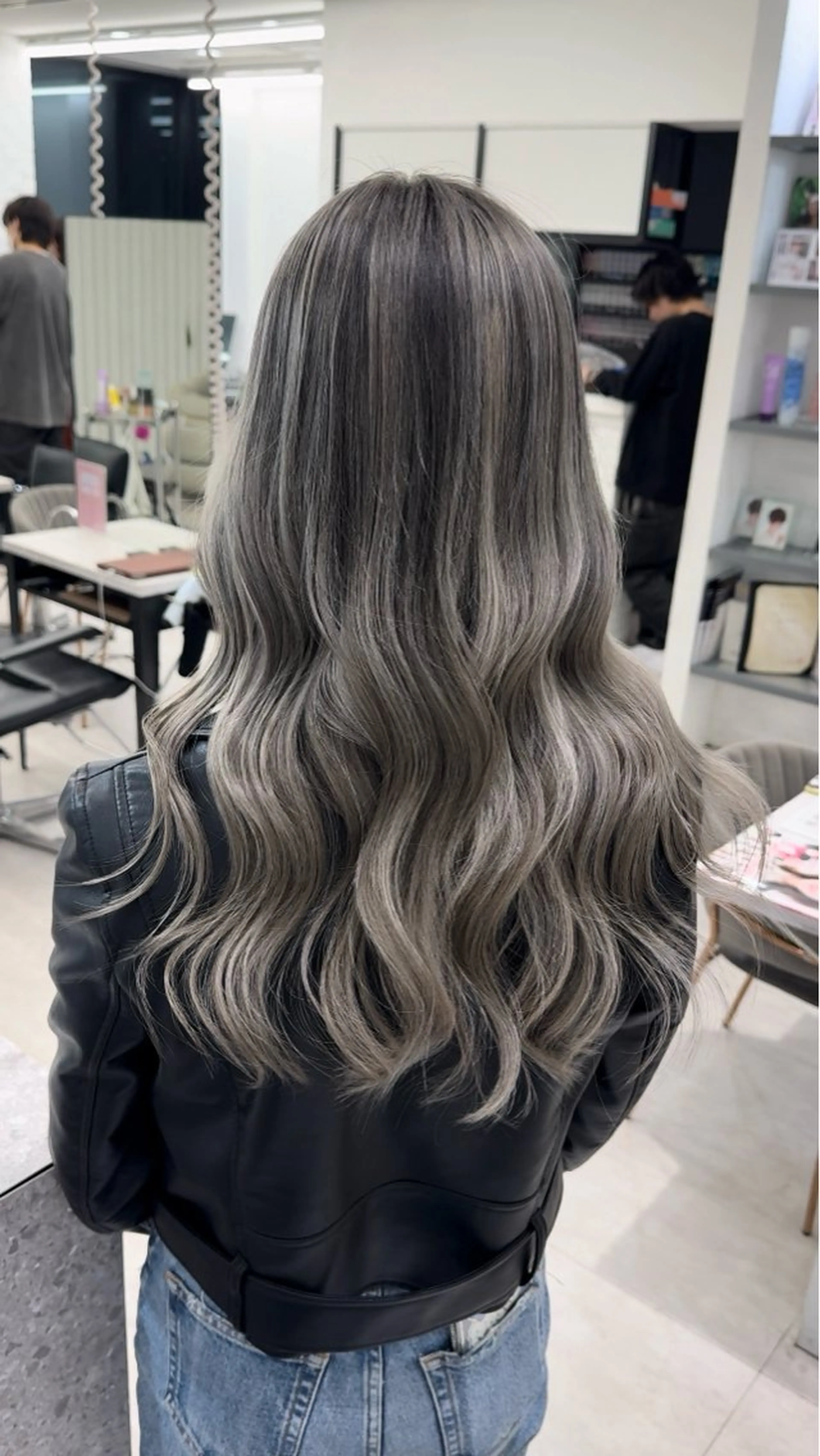 ロング カラー ヘアカラー トリートメント 高島大登/顔周り /ミルクティーのヘアスタイル