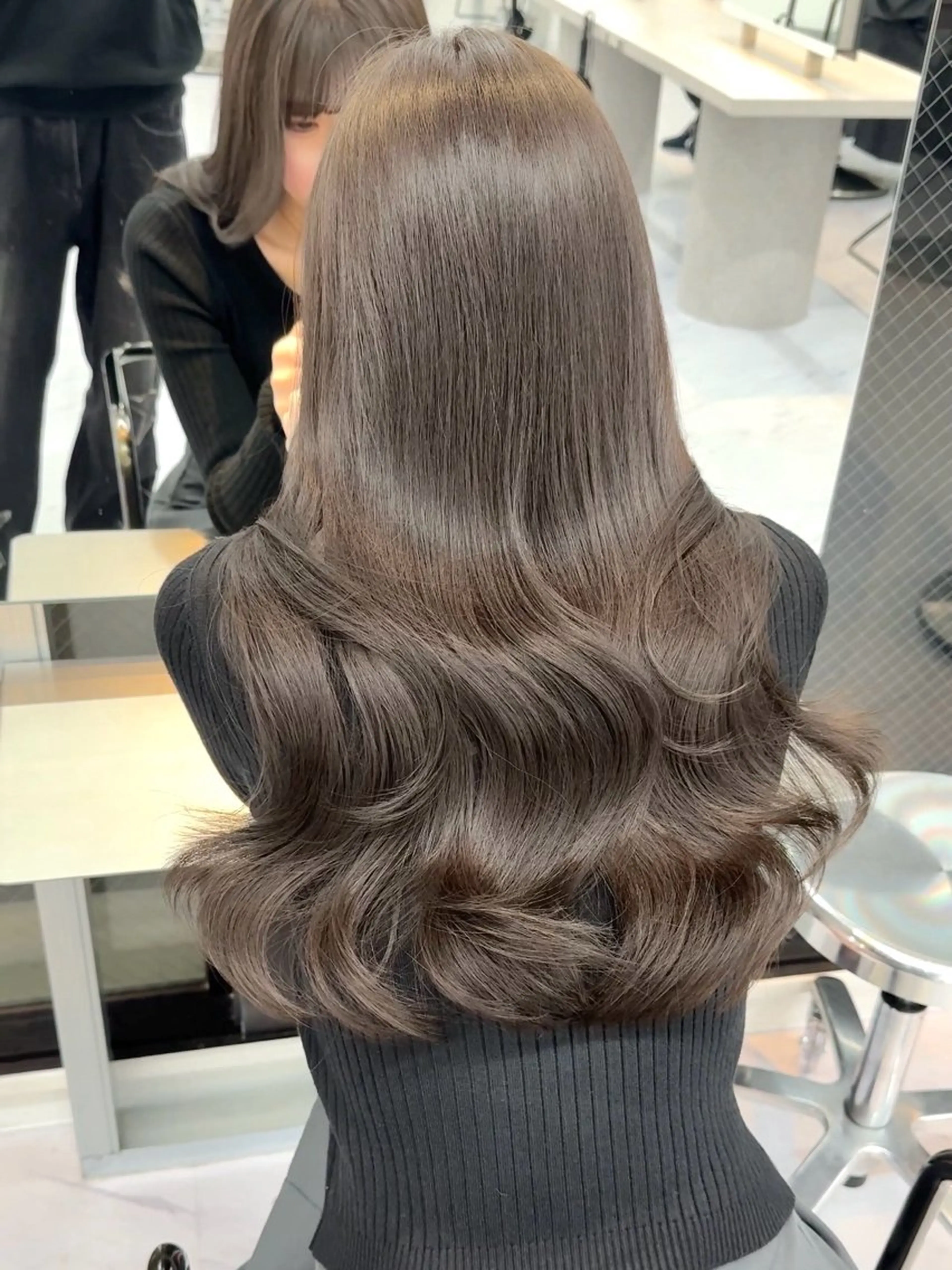 ロング カラー ベージュカラー ブリーチ ケアブリーチ デザインカラー ダブルカラー カット ヘアカラー TATSU ミルクティーベージュのヘアスタイル