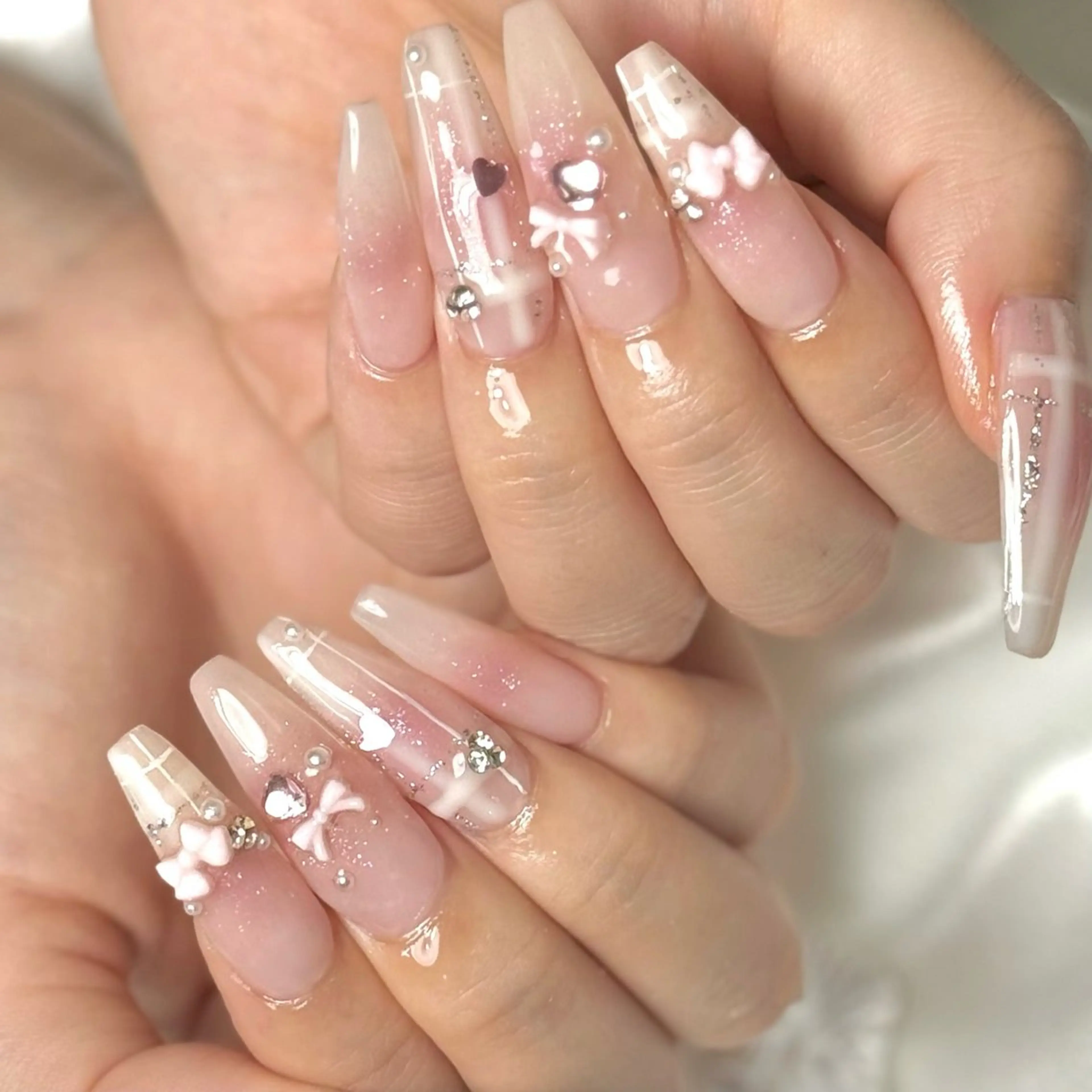 ネイル ハンドネイル ルシイ🎀新宿長さ 出しパーツ専門店のネイルデザイン