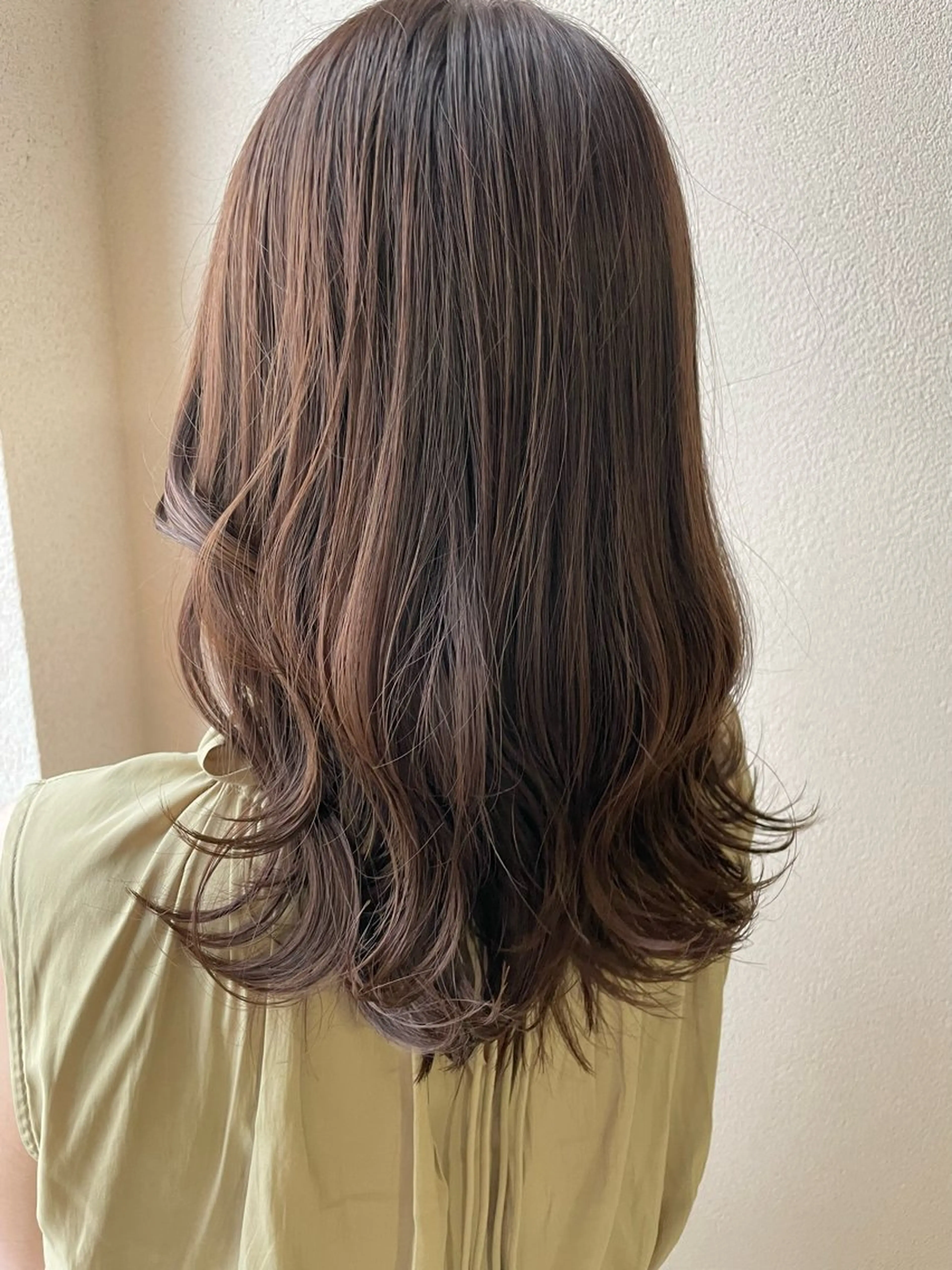 セミロング カラー アッシュ レイヤーカット カット ヘアカラー トリートメント 沢田 瞳のヘアスタイル
