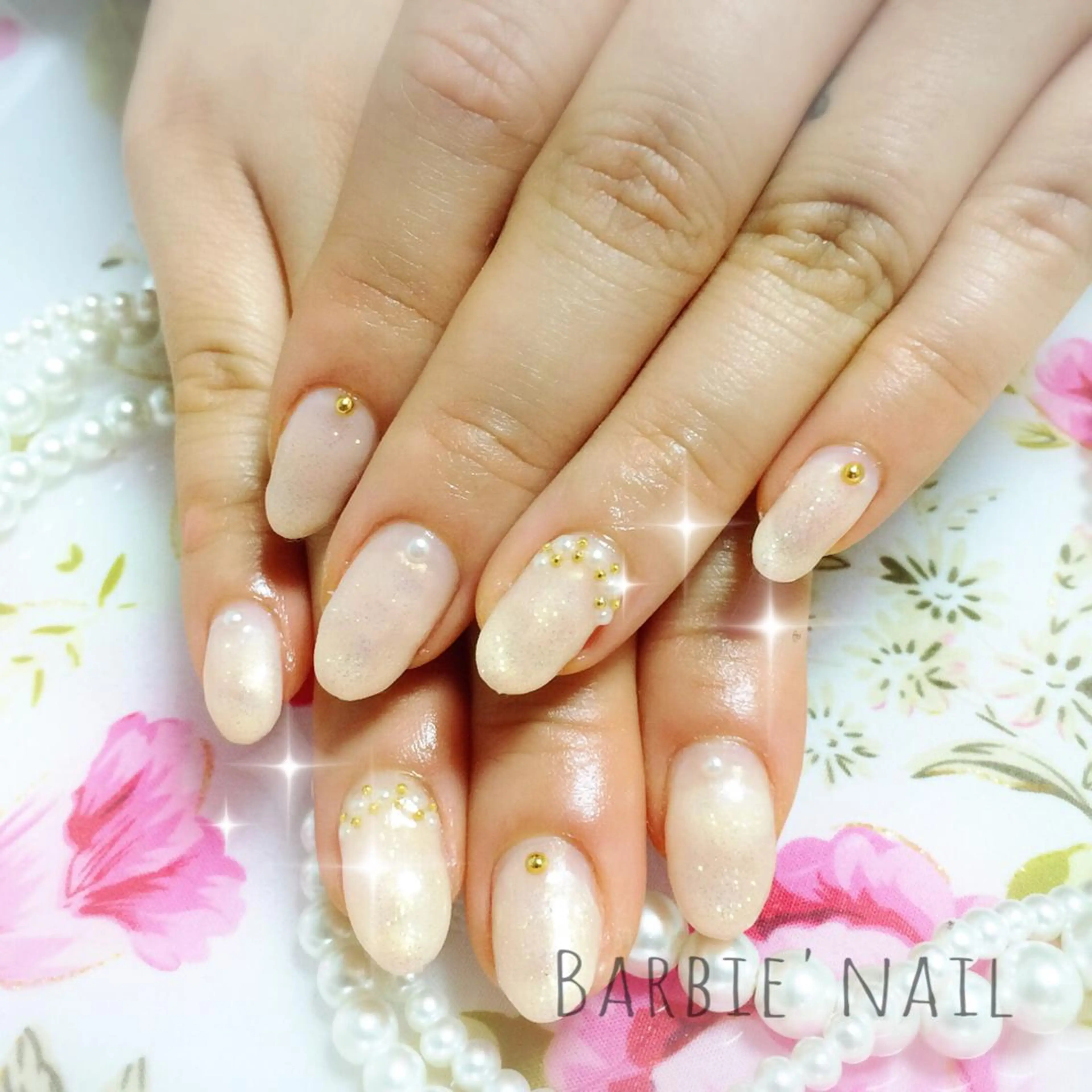 ネイル ジェルネイル ゴールド グラデーション スカルプネイル シンプルネイル 27salon yuinaのネイルデザイン