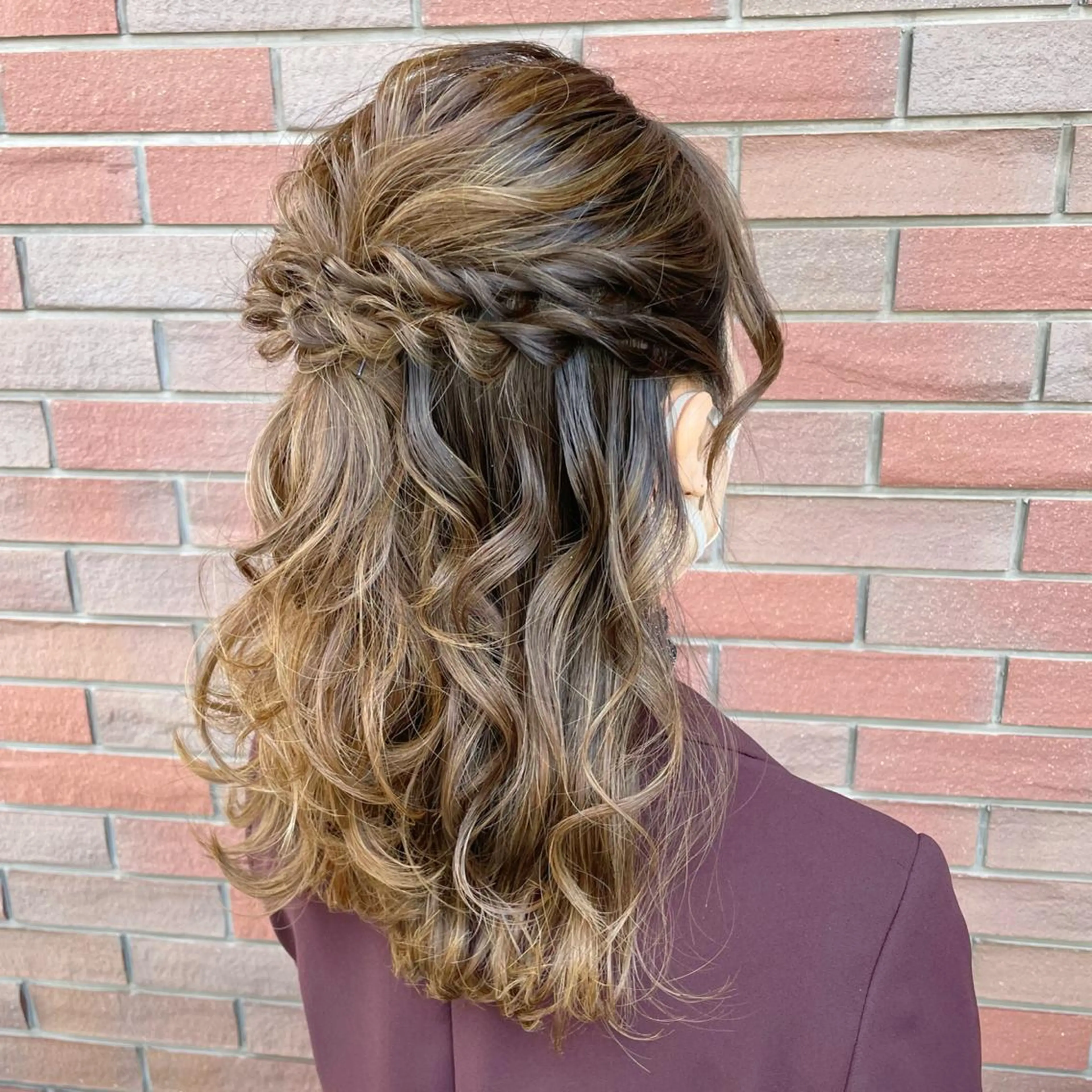 セミロング ヘアアレンジ ハーフアップ 伸ばしかけ 髪飾り 古沢 みづきのヘアスタイル
