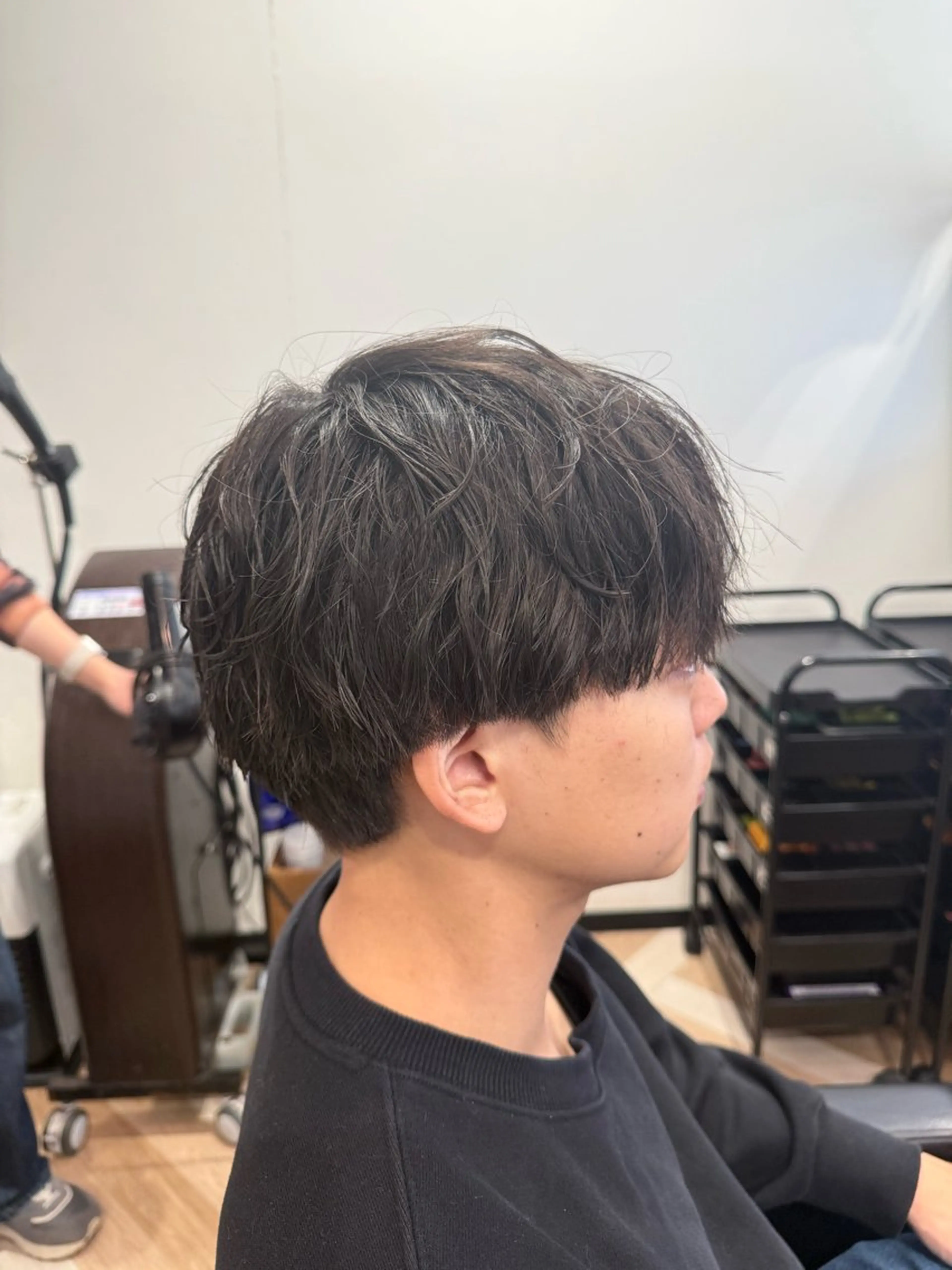 メンズ マッシュ メンズパーマ 刈り上げ 波巻きパーマ カット 剣持 快吏ARISEのヘアスタイル