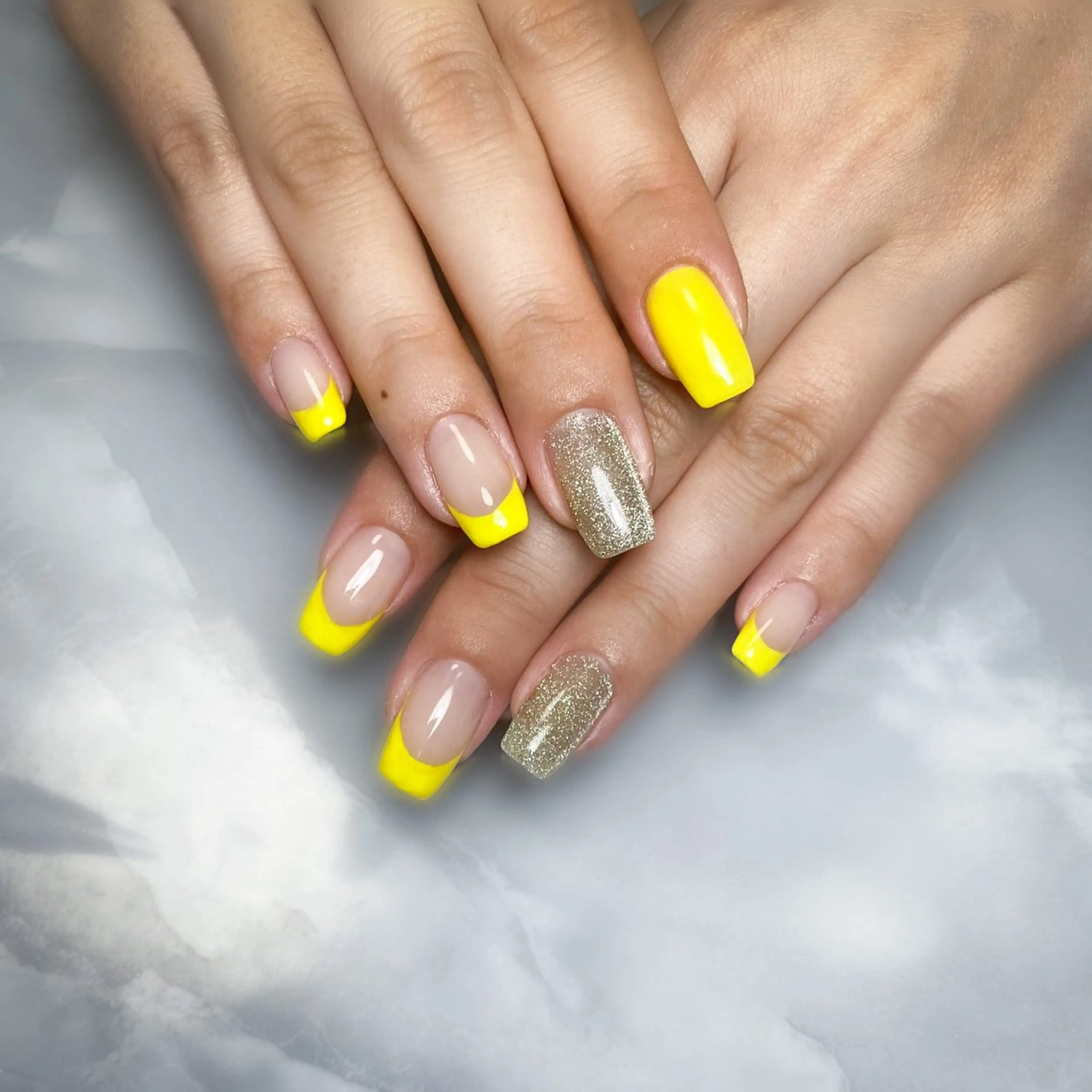 ネイル フレンチネイル 黄色 ハンドネイル &.nail/ ニュアンス/持込み可のネイルデザイン