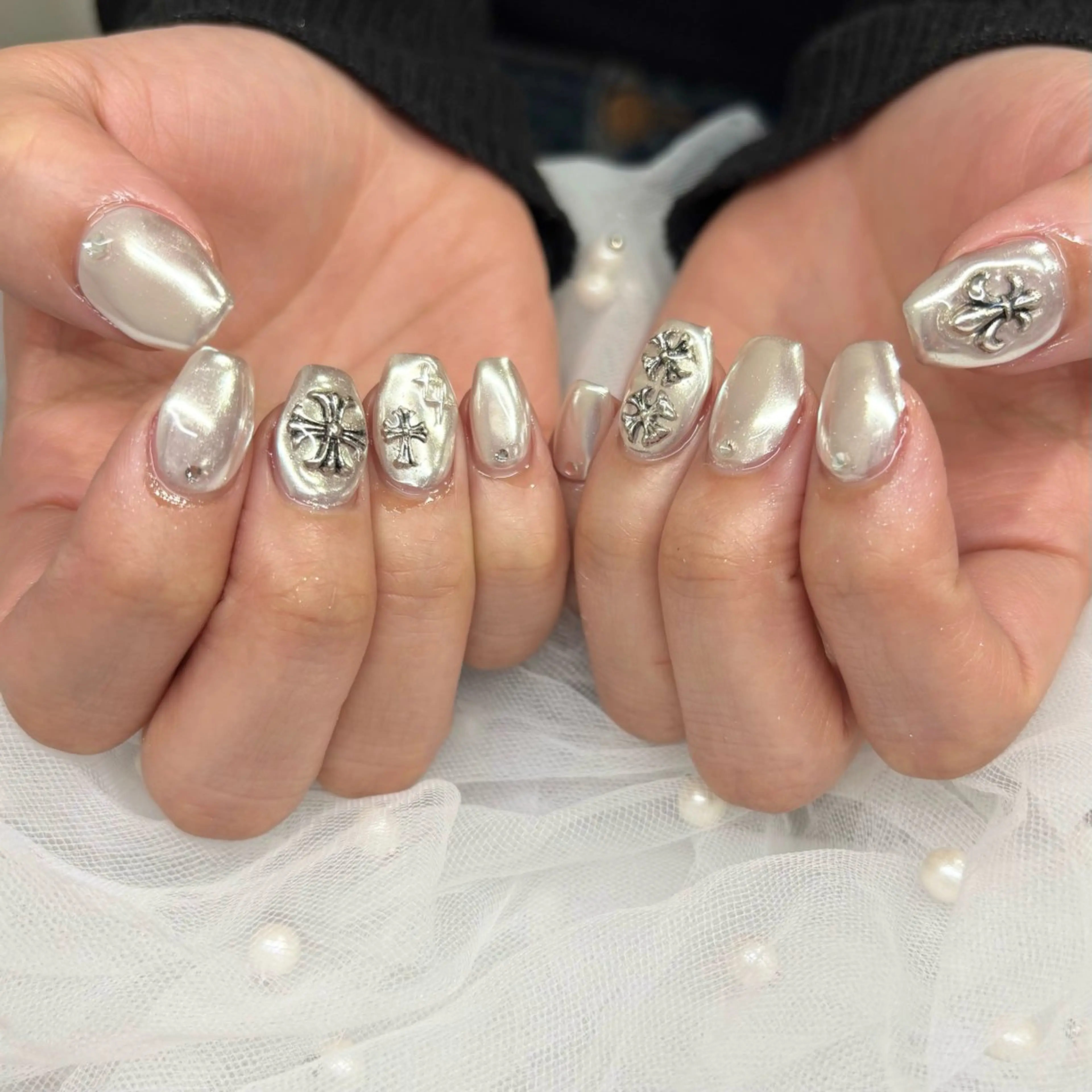 ネイル オーロラネイル 持ち込み ホワイト ハンドネイル 荒巻 めいのネイルデザイン