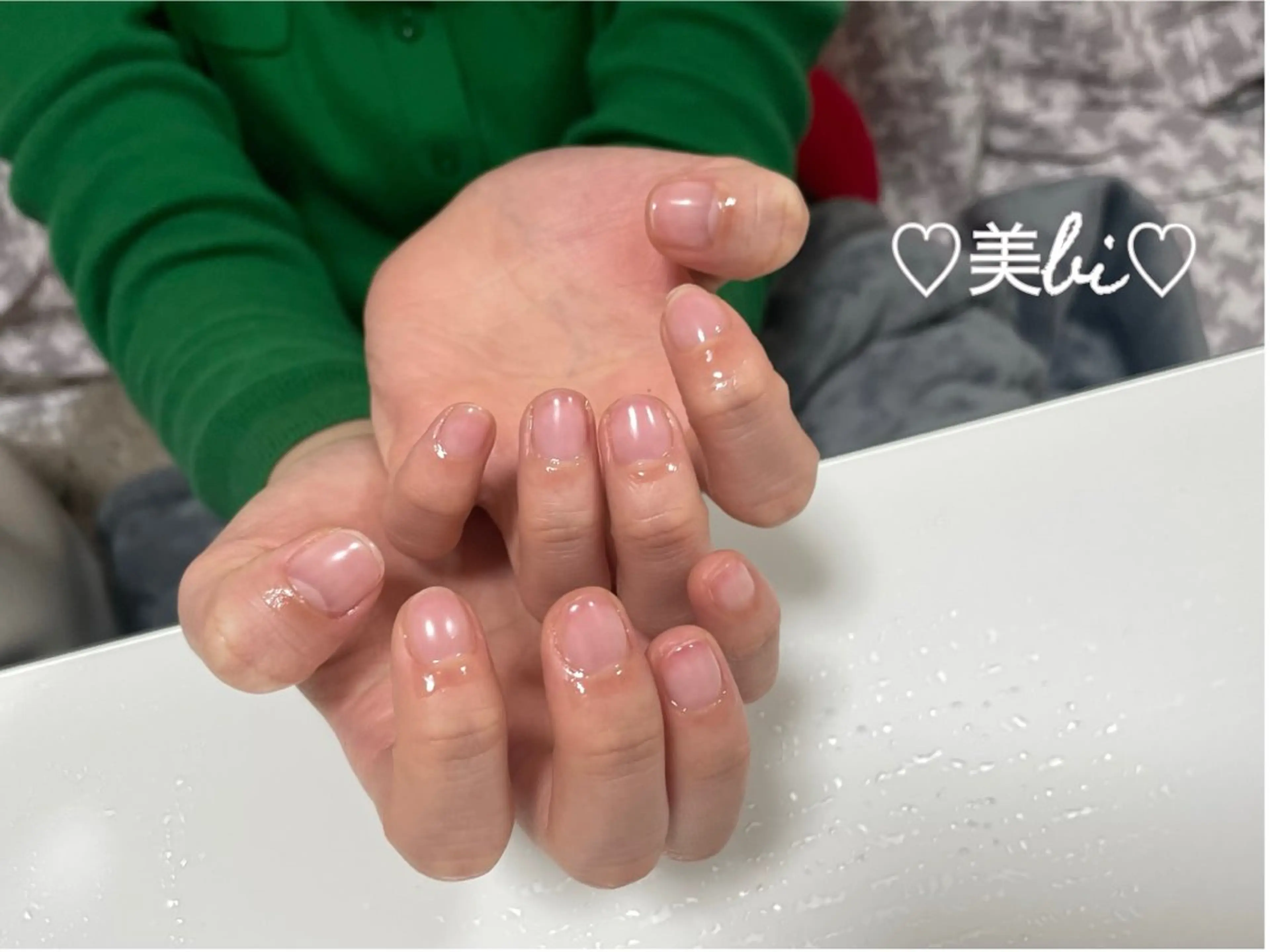 ネイル アートネイル フラッシュネイル ジェルネイル ラメ(グリッター) シルバー ハンドネイル ハンドケア ♡Bivi♡自爪に 優しいネイルサロンのネイルデザイン