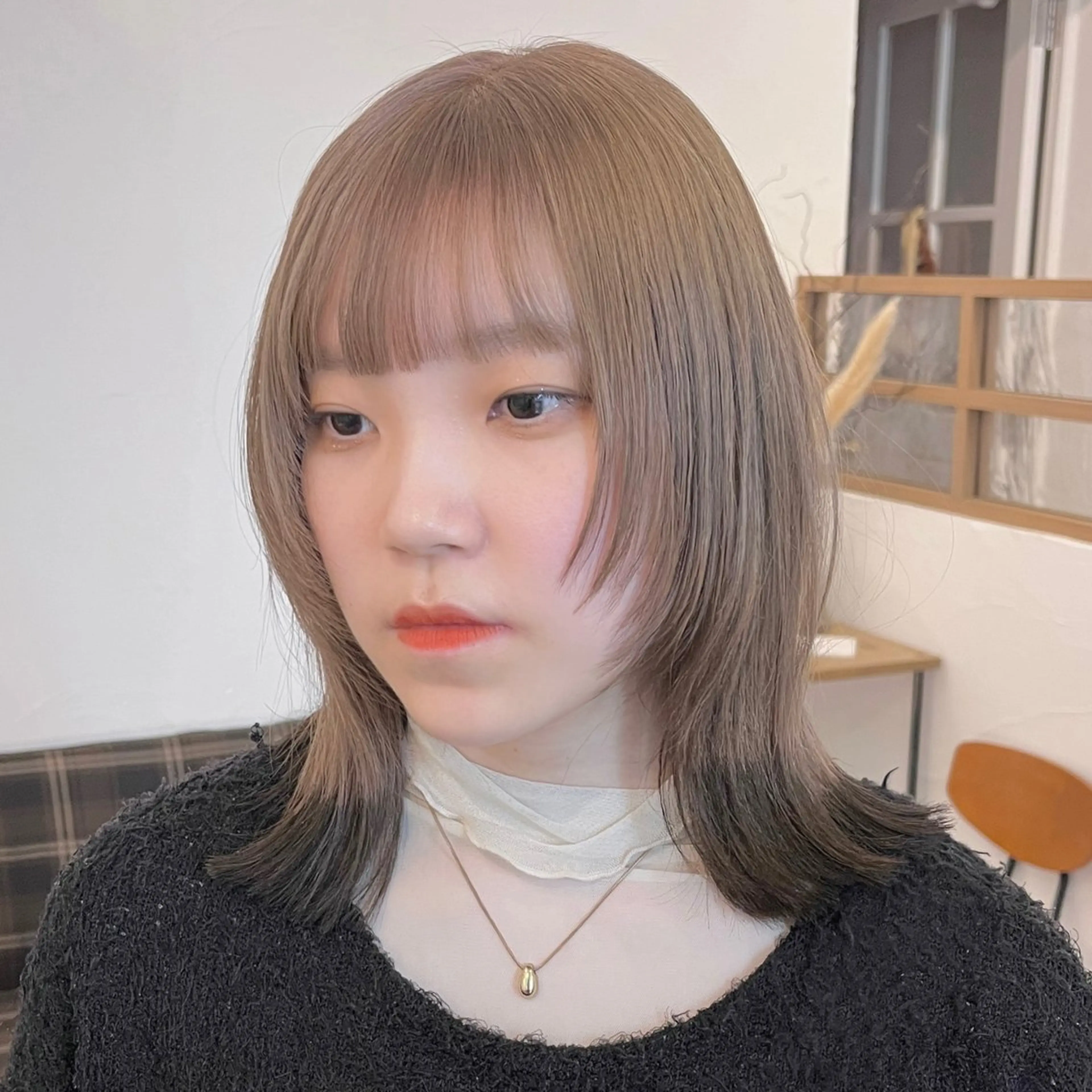 ミディアム カラー ハイトーンカラー 顔まわりレイヤー レイヤーカット 伊藤ゆかり/髪質改善 /透明感カラーのヘアスタイル