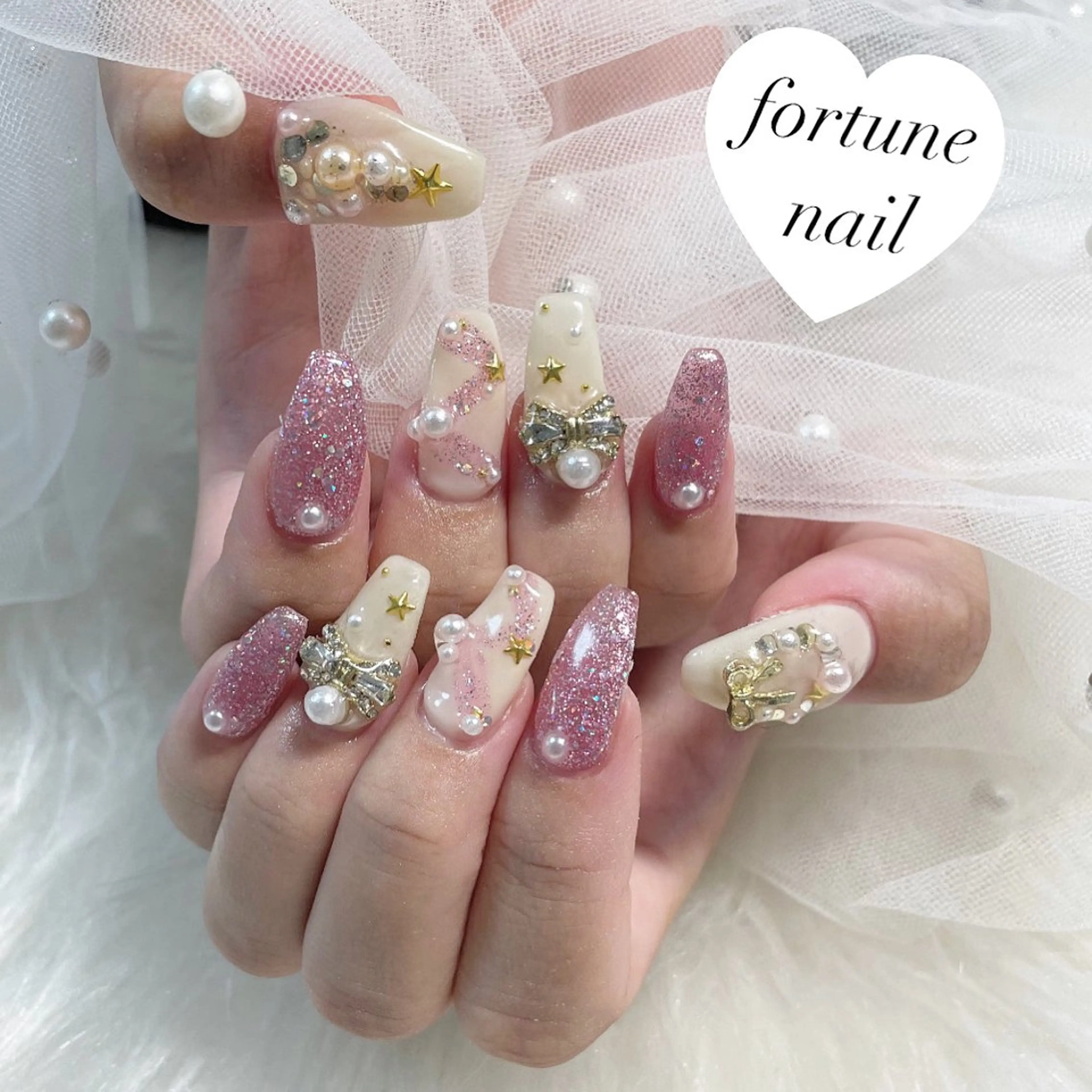 ネイル キラキラネイル リボン 冬ネイル クリスマス 💎saori 💎のネイルデザイン