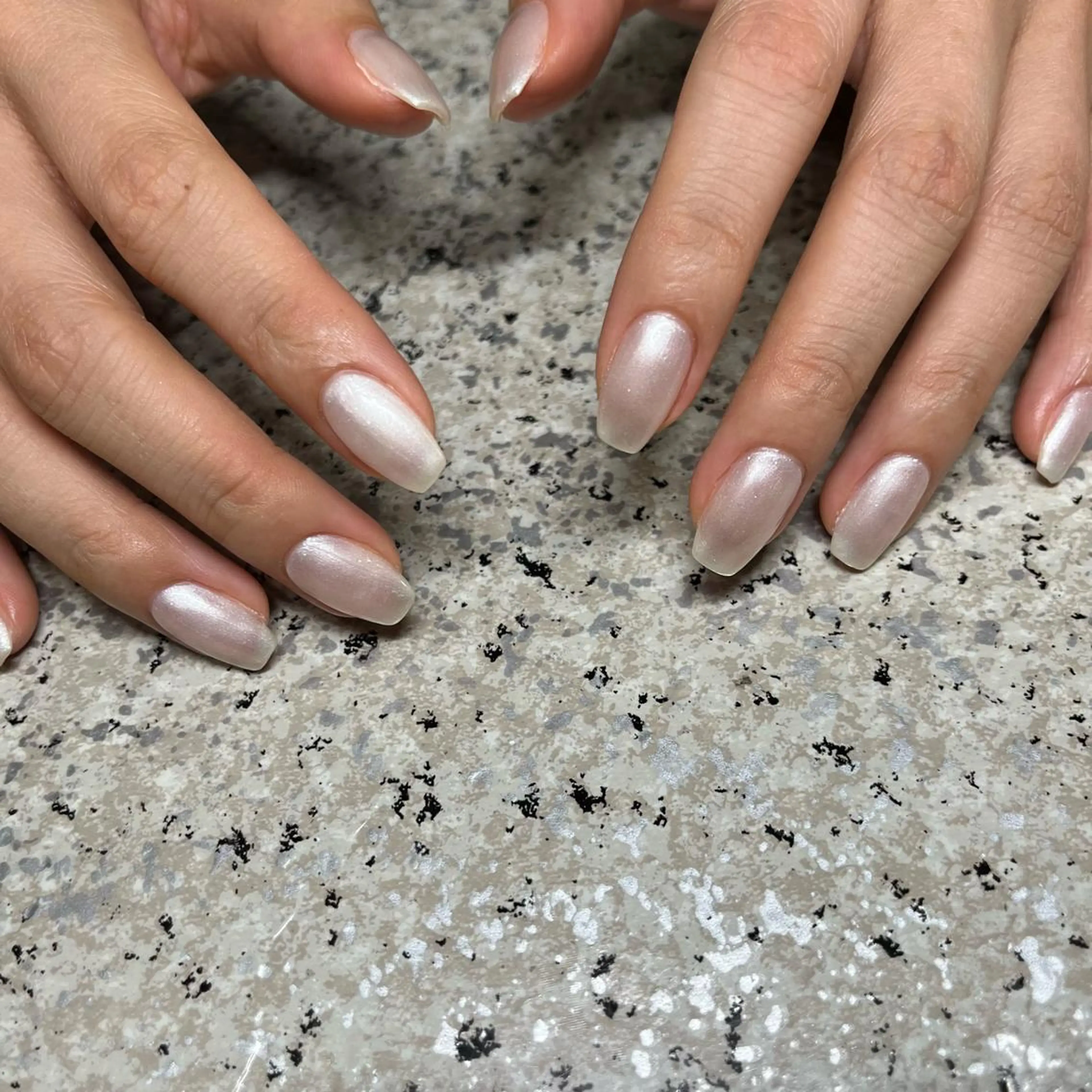 ネイル ホワイト nailsalon maluriのネイルデザイン