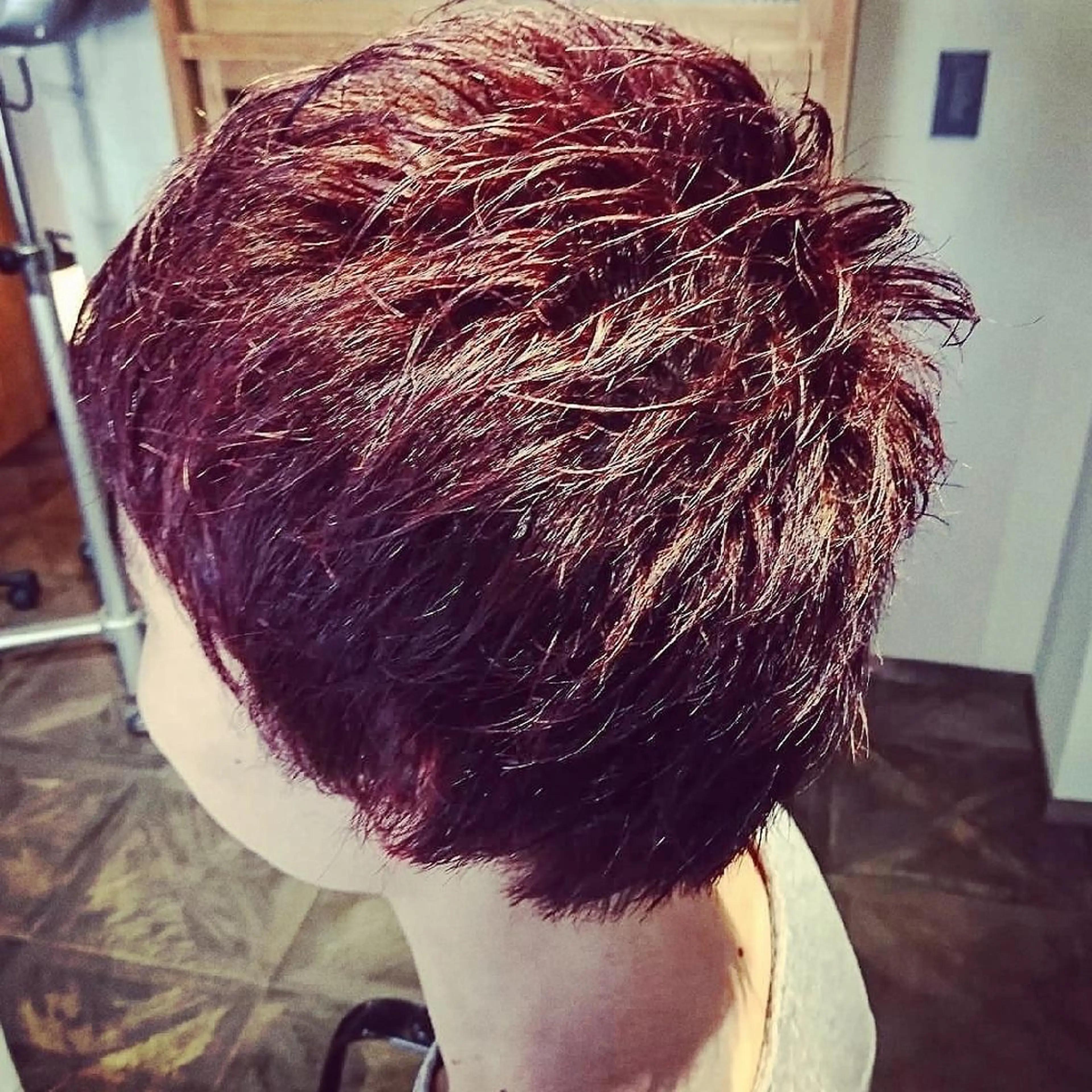 ショート カラー メンズ メンズブリーチ ブリーチ レッドカラー バイオレットカラー 川端 智治のヘアスタイル