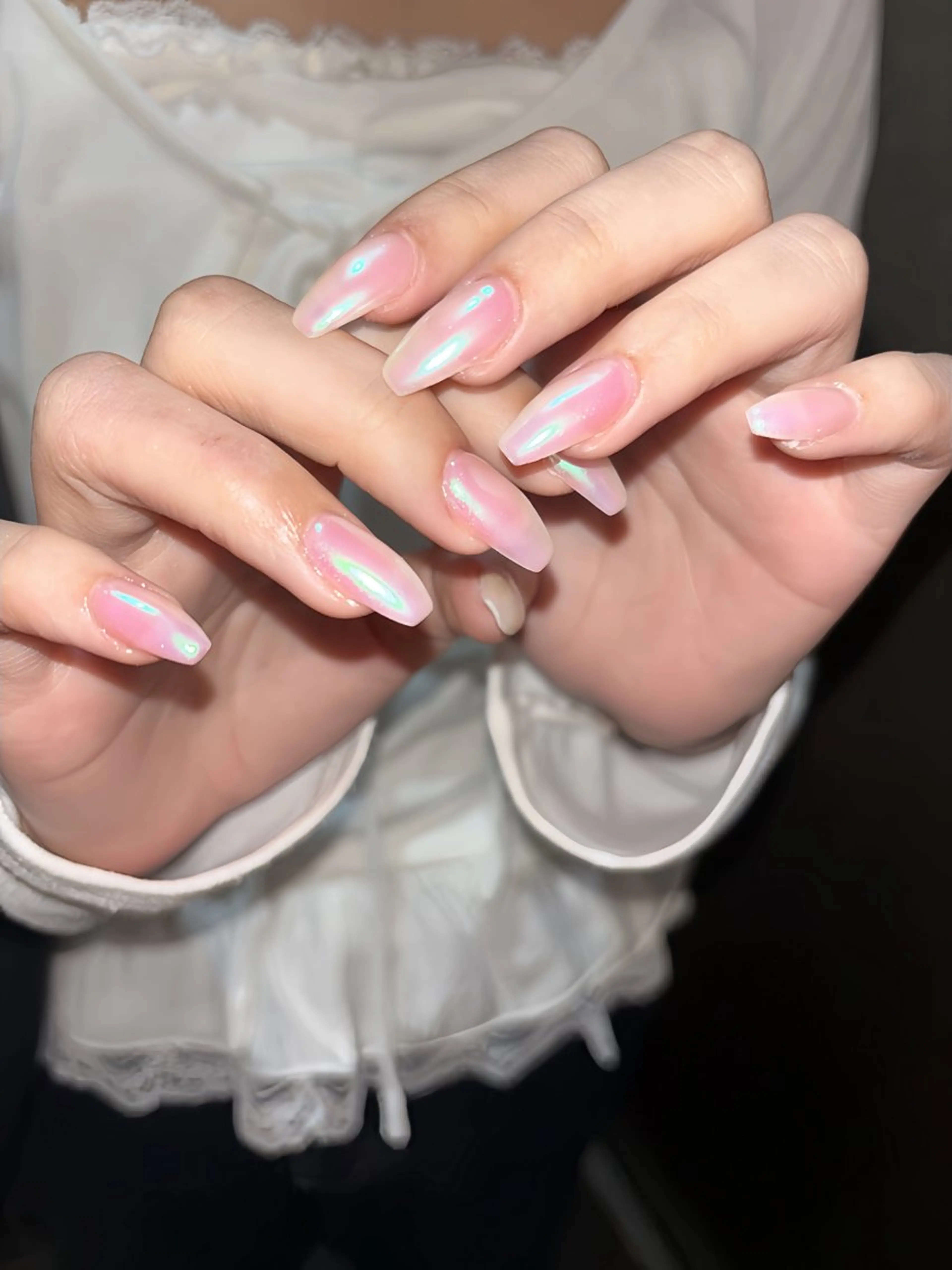 ネイル オーロラネイル オフィスネイル ピンク シンプルネイル ハンドネイル 🎀NAIL🎀 AI🪄︎︎◝✩のネイルデザイン