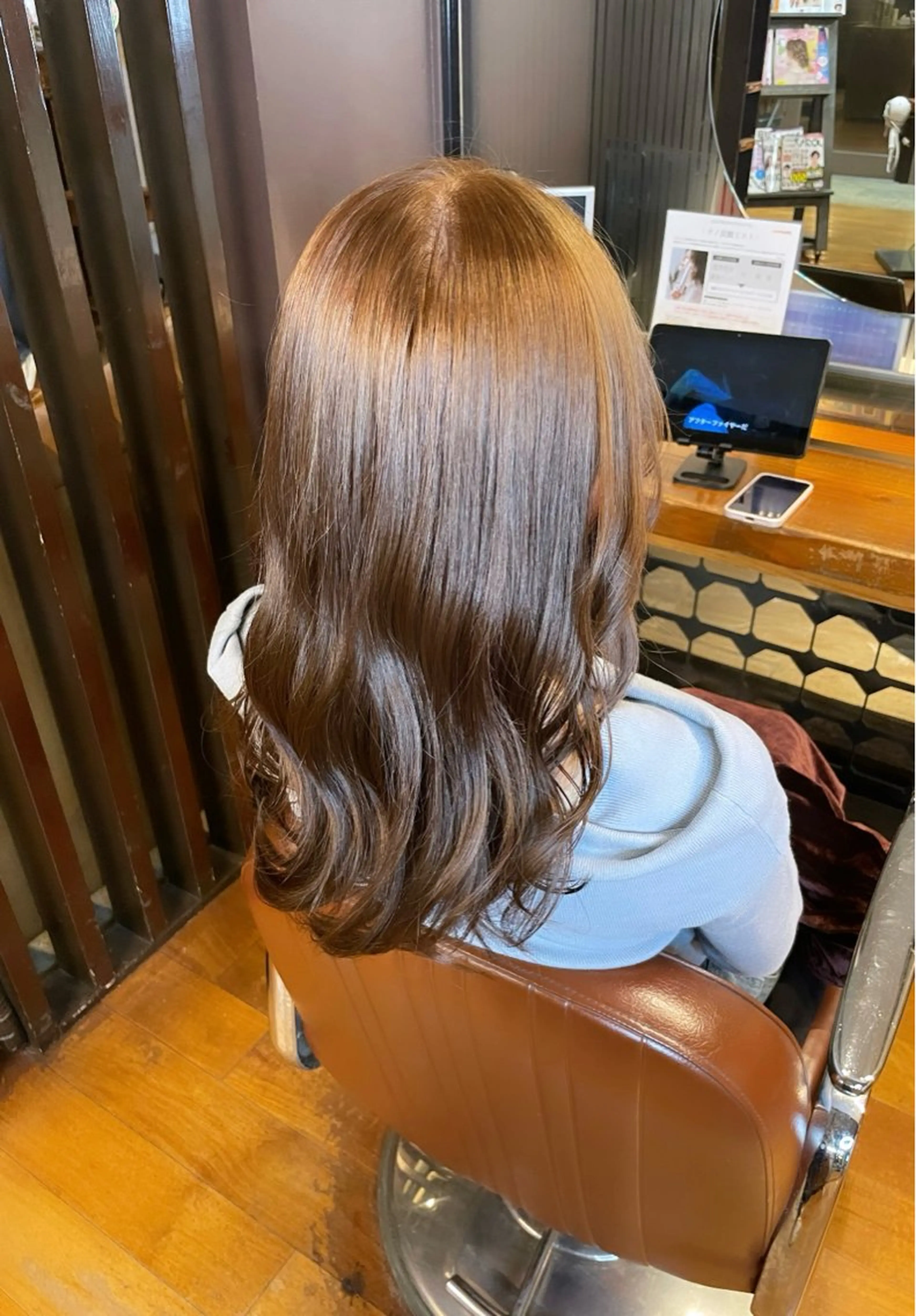 セミロング カラー ブリーチ ブリーチなしカラー 卒業式のヘアスタイル ayaka |トレンドヘアのヘアスタイル