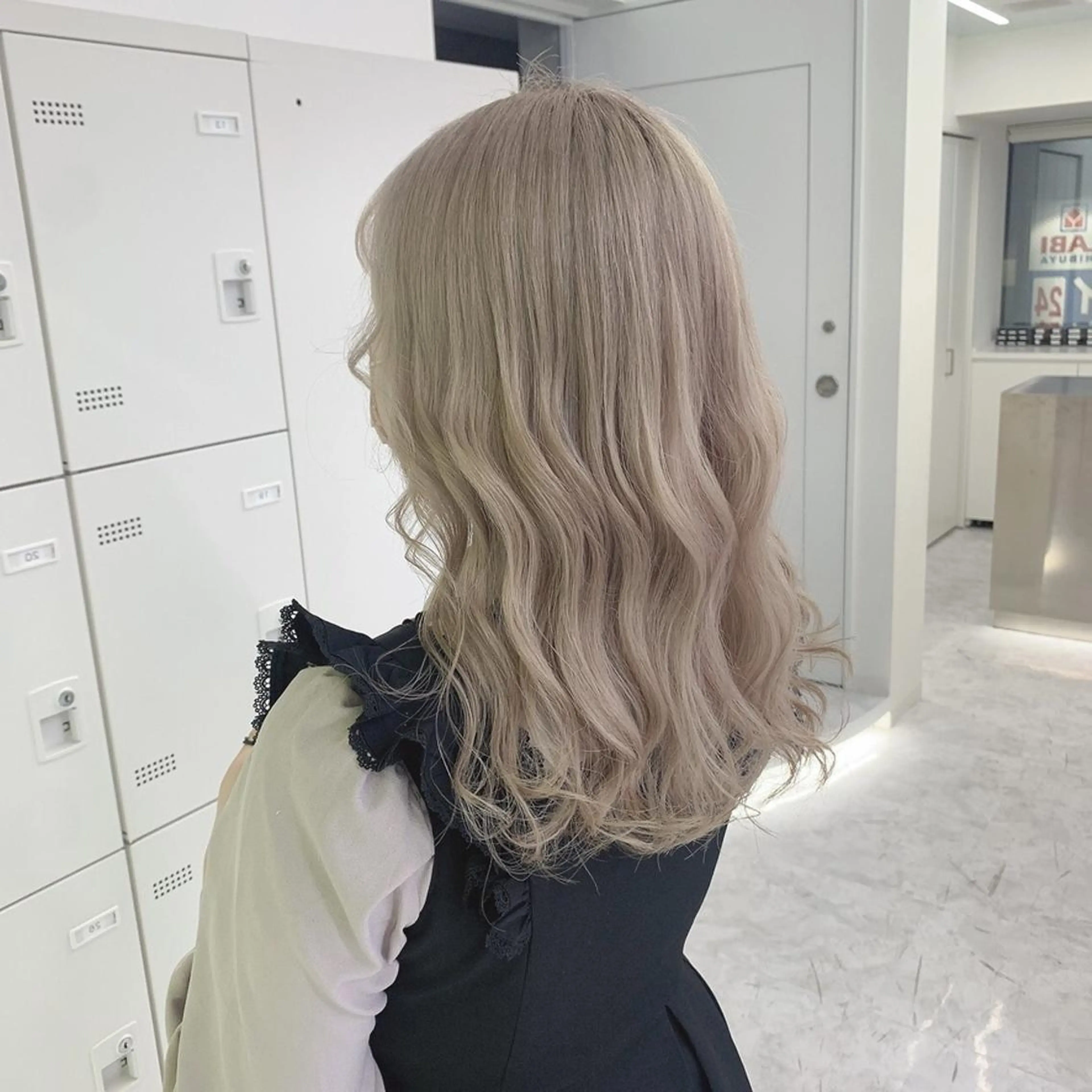 ロング ヘアアレンジ カラー 🥨ベージュ/グレー ジュ/moe🥨のヘアスタイル
