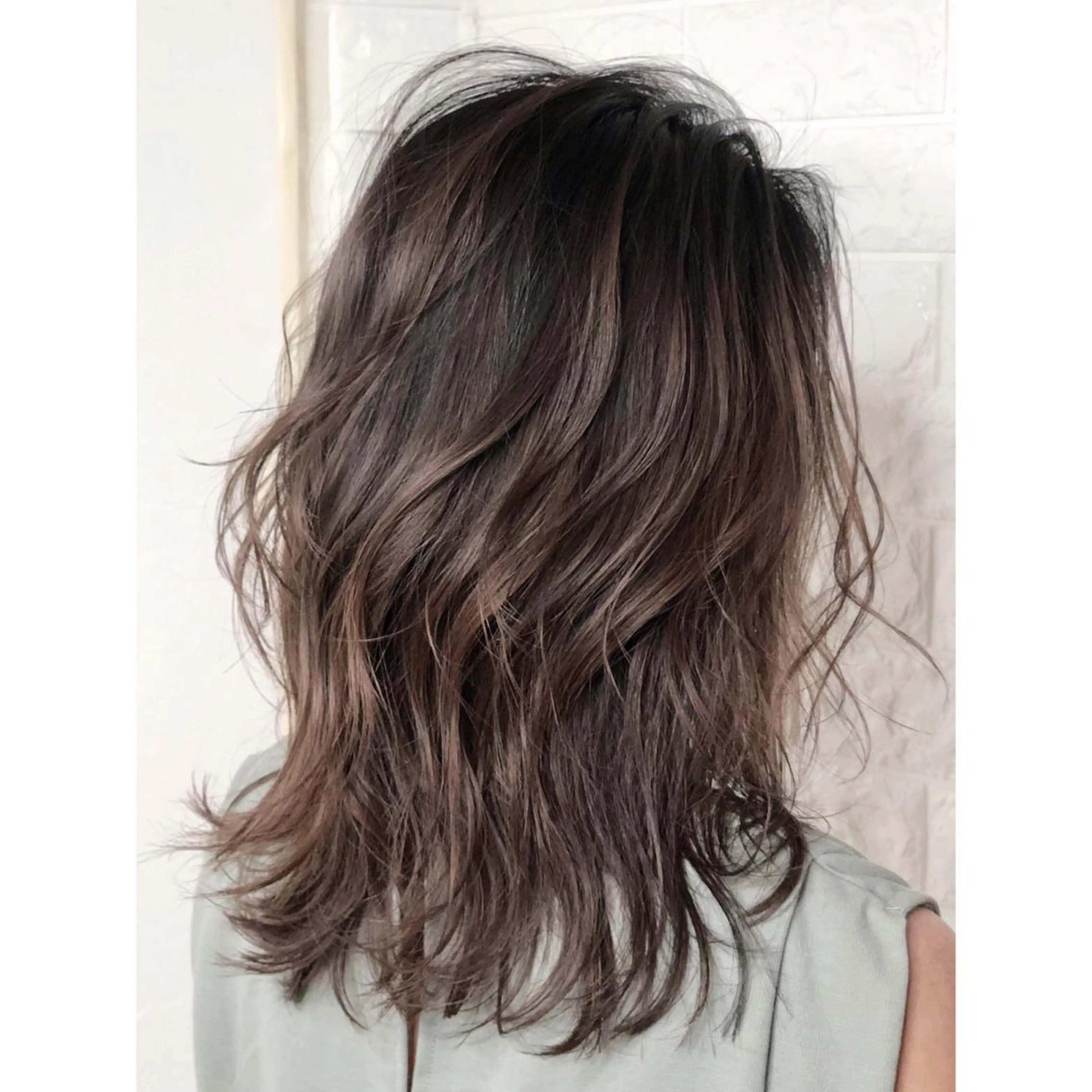 ミディアム カラー バレイヤージュ ベージュカラー ブリーチ レイヤーカット KIZU 髪質改善 オカルト怪談のヘアスタイル