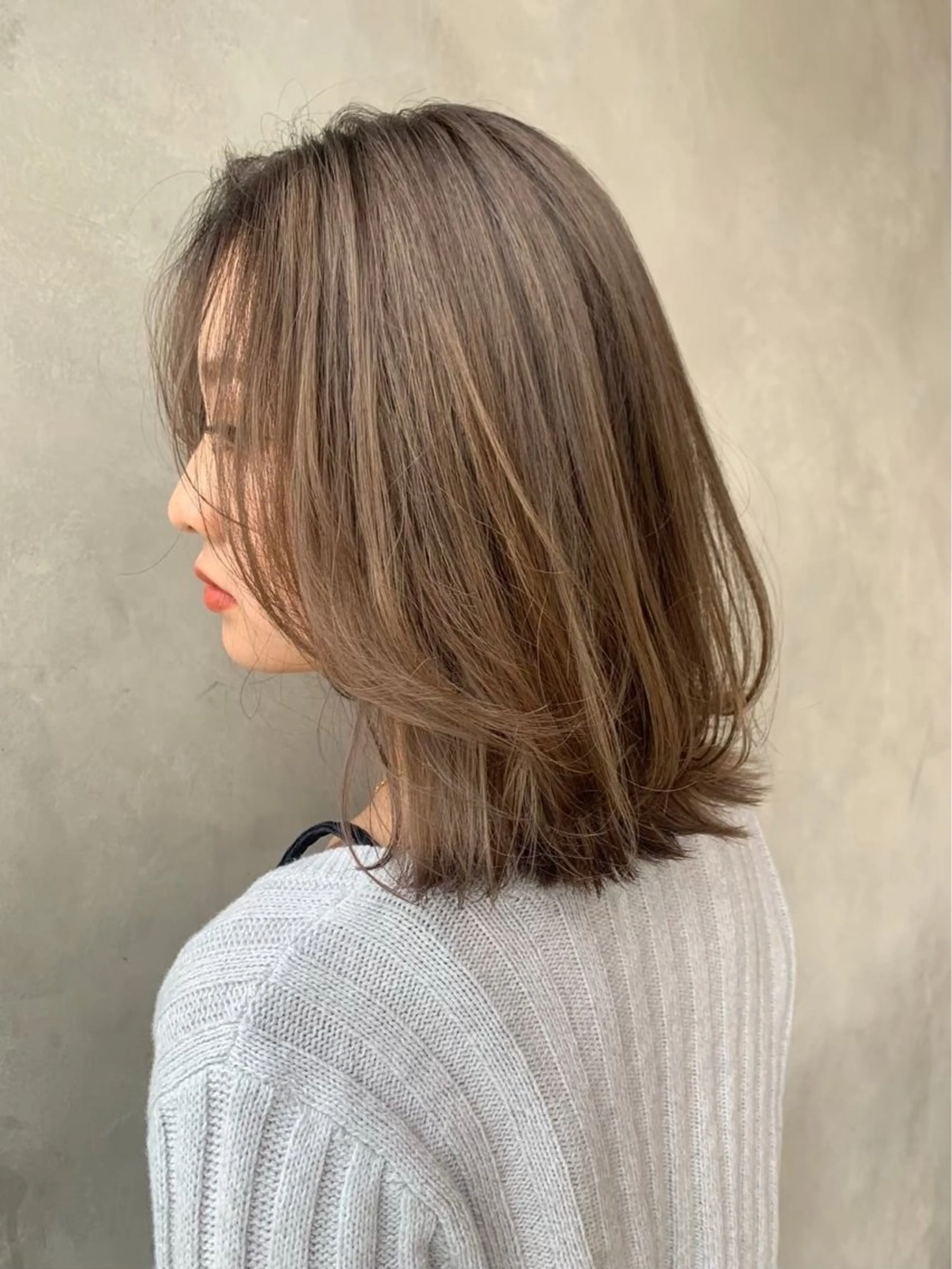 ミディアム カラー ブリーチ ブラウンカラー ミルクティーブラウン くびれボブ×赤み 消しカラー/楓のヘアスタイル