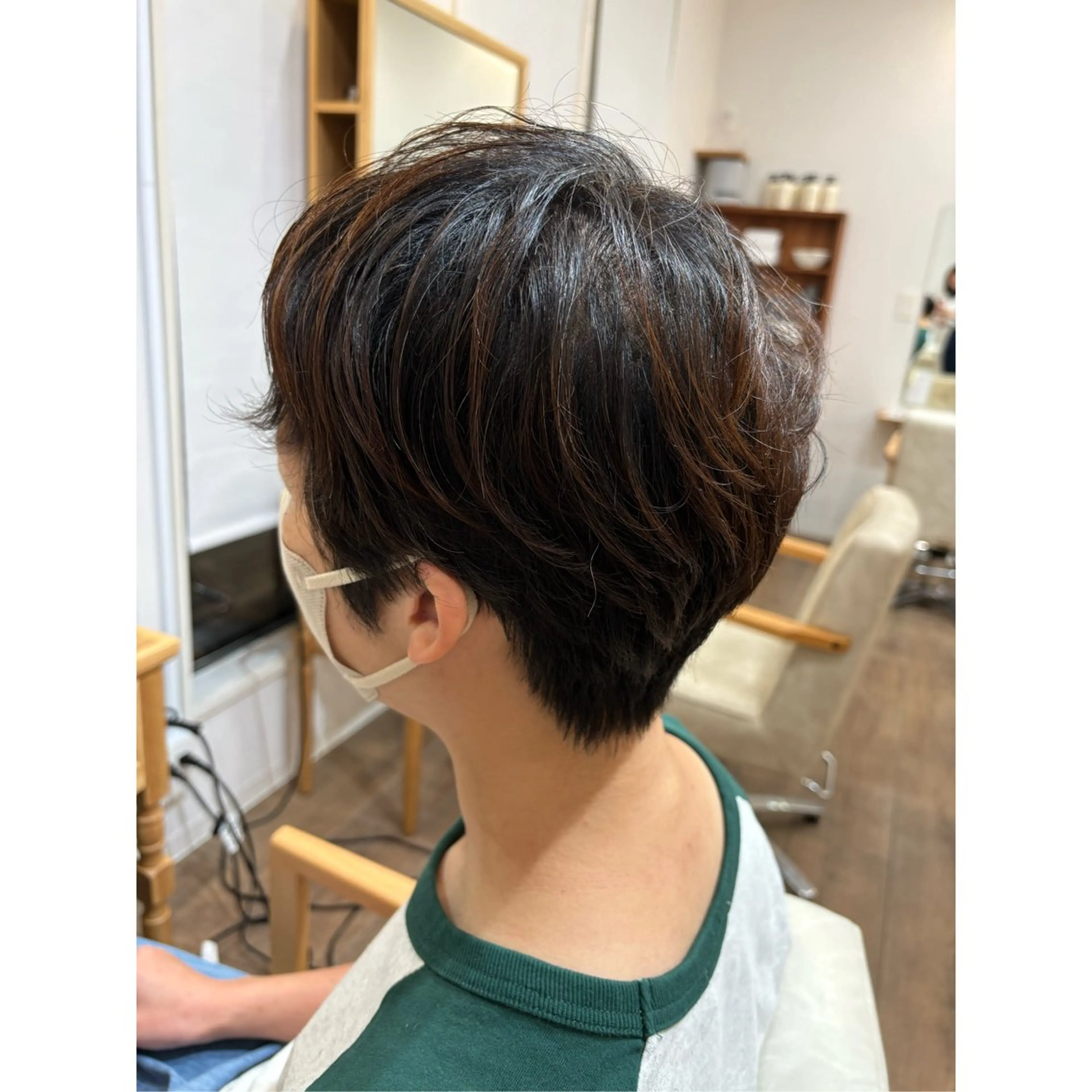 ショート 志田 萌のヘアスタイル