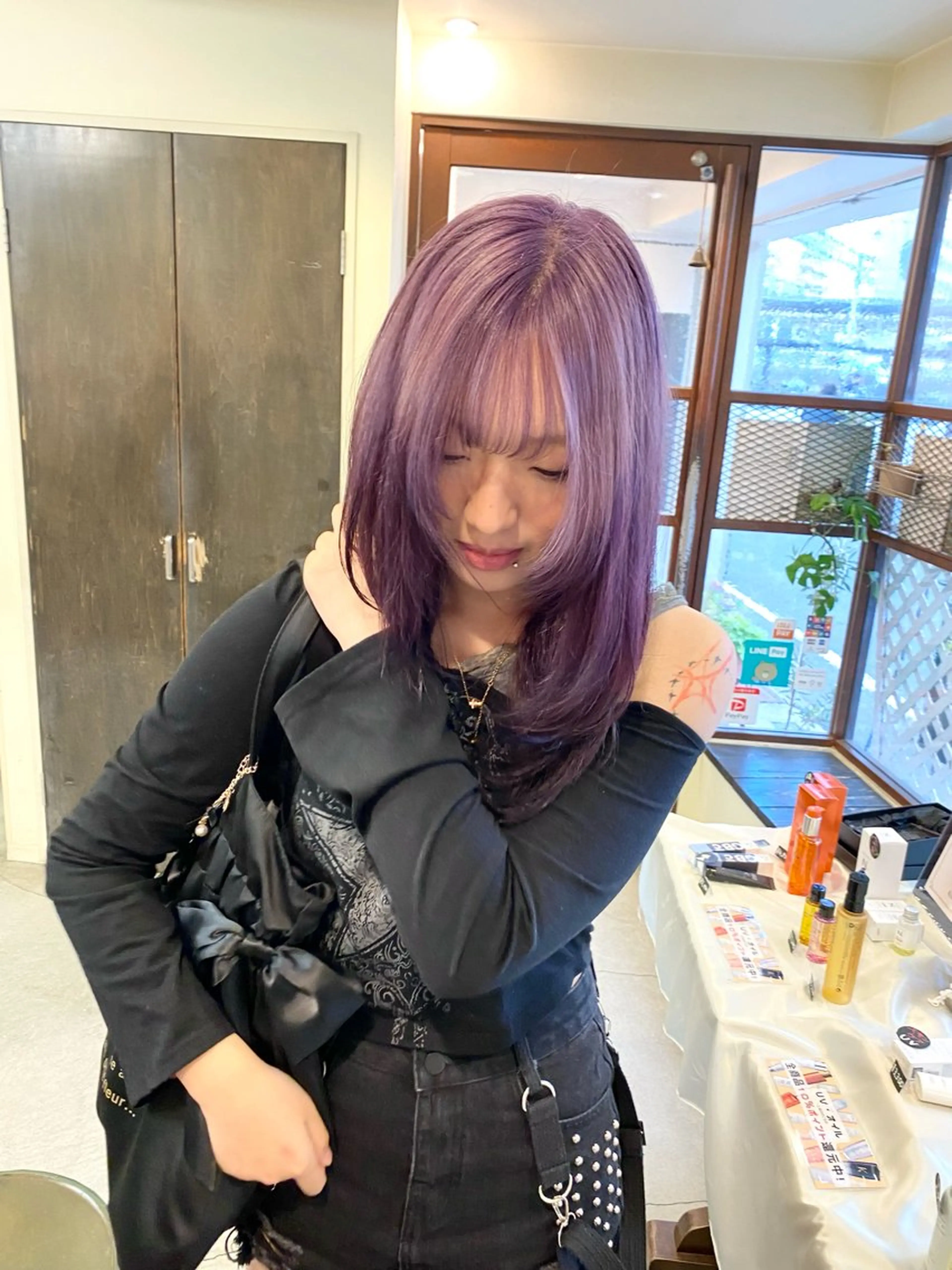 セミロング カラー デザインカラー グラデーションカラー パープルカラー レイヤーカット HIKARIS 相川所属・ウチダ ユウヤのヘアスタイル