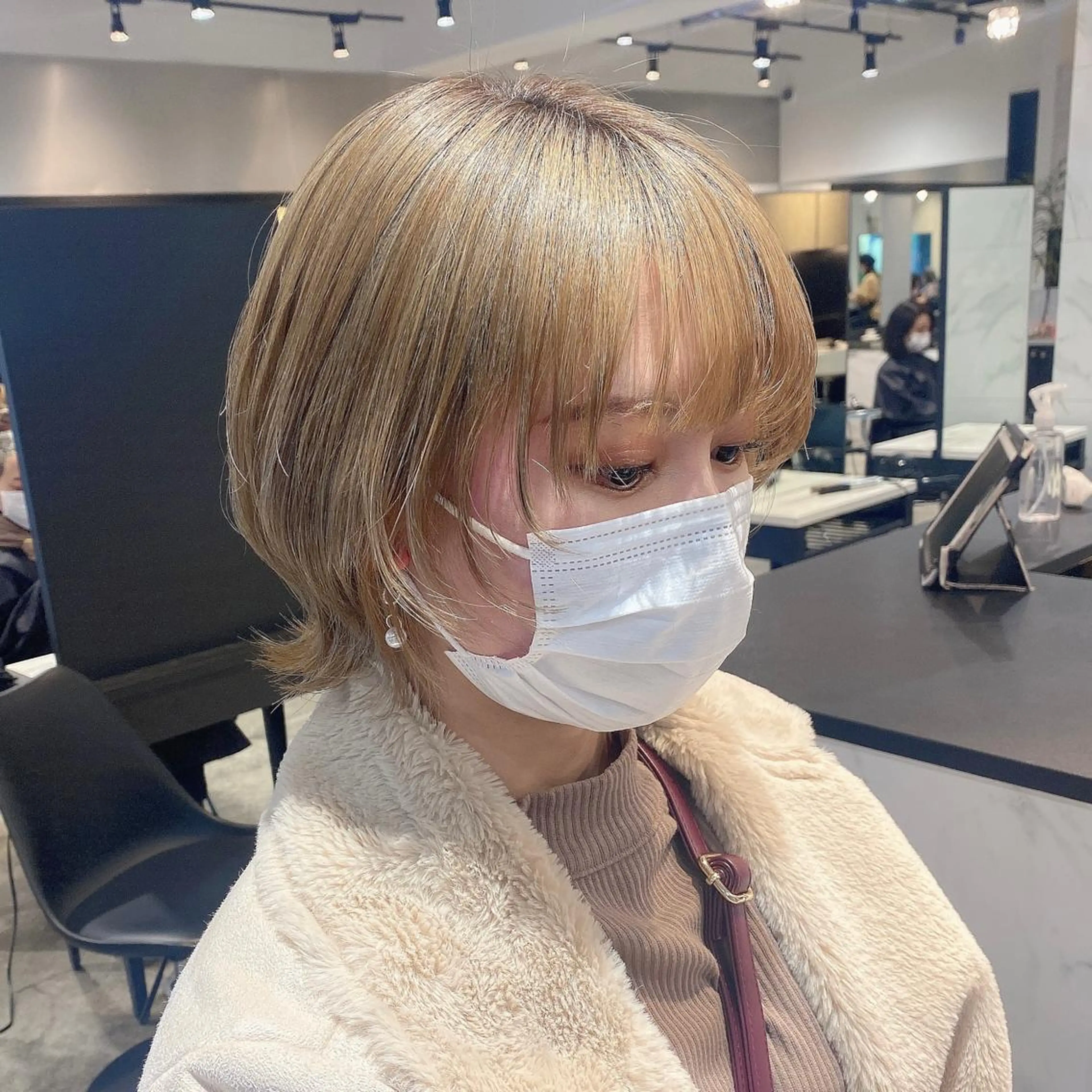 ショート ヘアアレンジ 顔周りカット ウルフカット youres hair東新宿店所属・新宿⌇韓国風ヘア ⌇透明感カラーのヘアスタイル