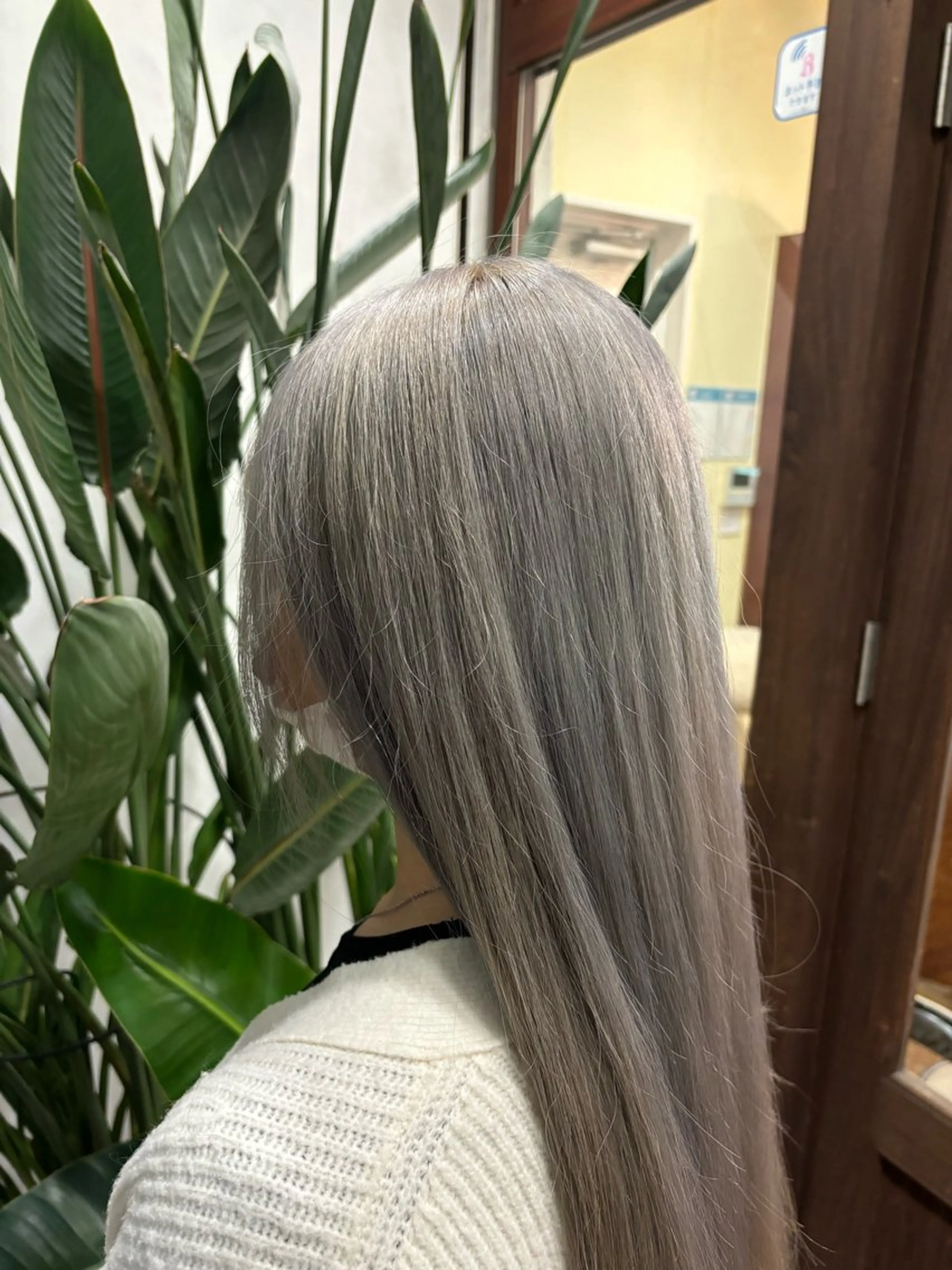 ロング ブリーチ予約率90% 以上✨森山陽向のヘアスタイル