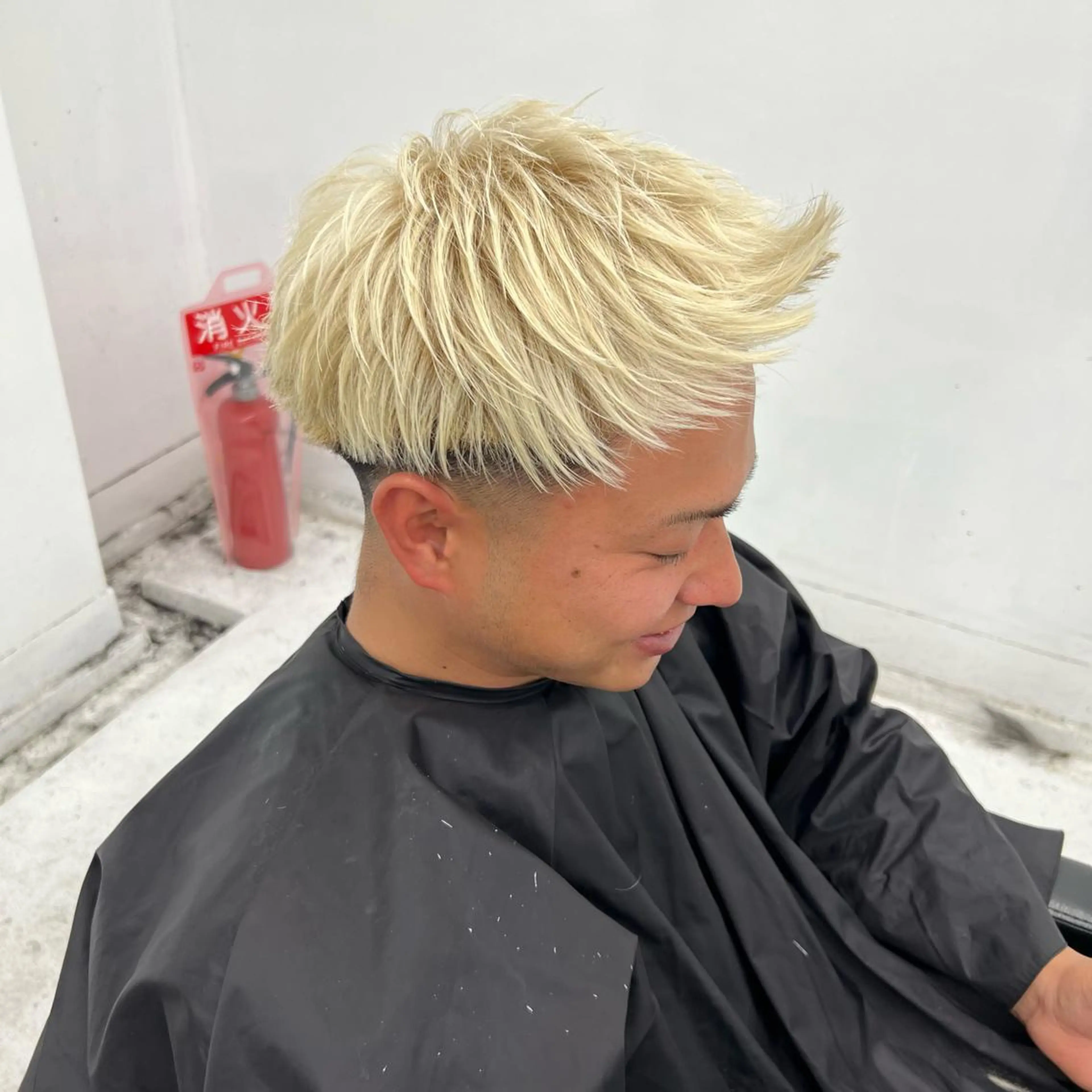 ショート カラー ブリーチ 【メンズ特化】短髪 スパイキーショートのヘアスタイル