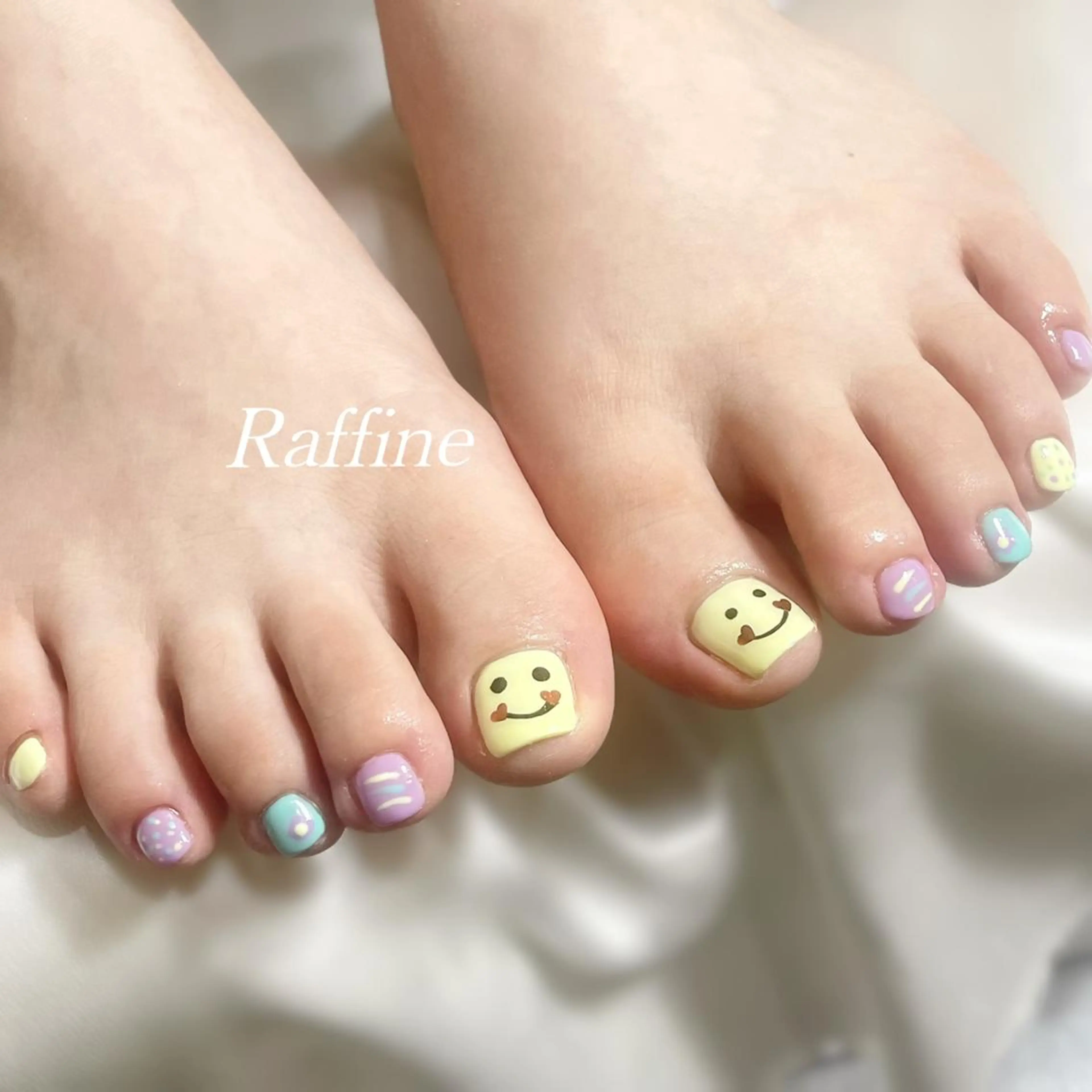 ネイル RAFFINE 月🦋🩵のネイルデザイン