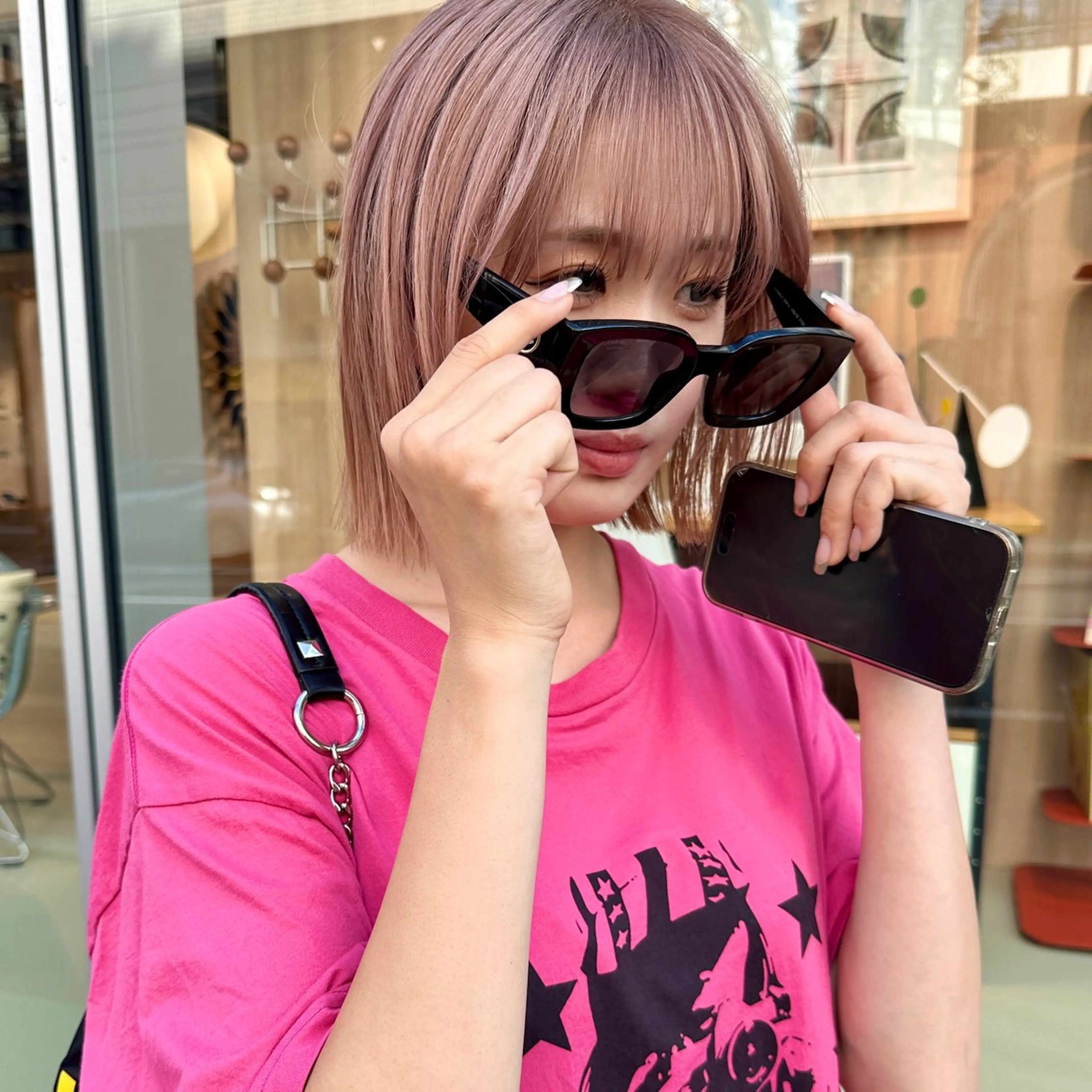 ショート カラー ブリーチ ケアブリーチ ハイトーンカラー ピンクカラー カット ヘアカラー トリートメント ボブ/レイヤー/ケア パーマ/透明感カラーのヘアスタイル