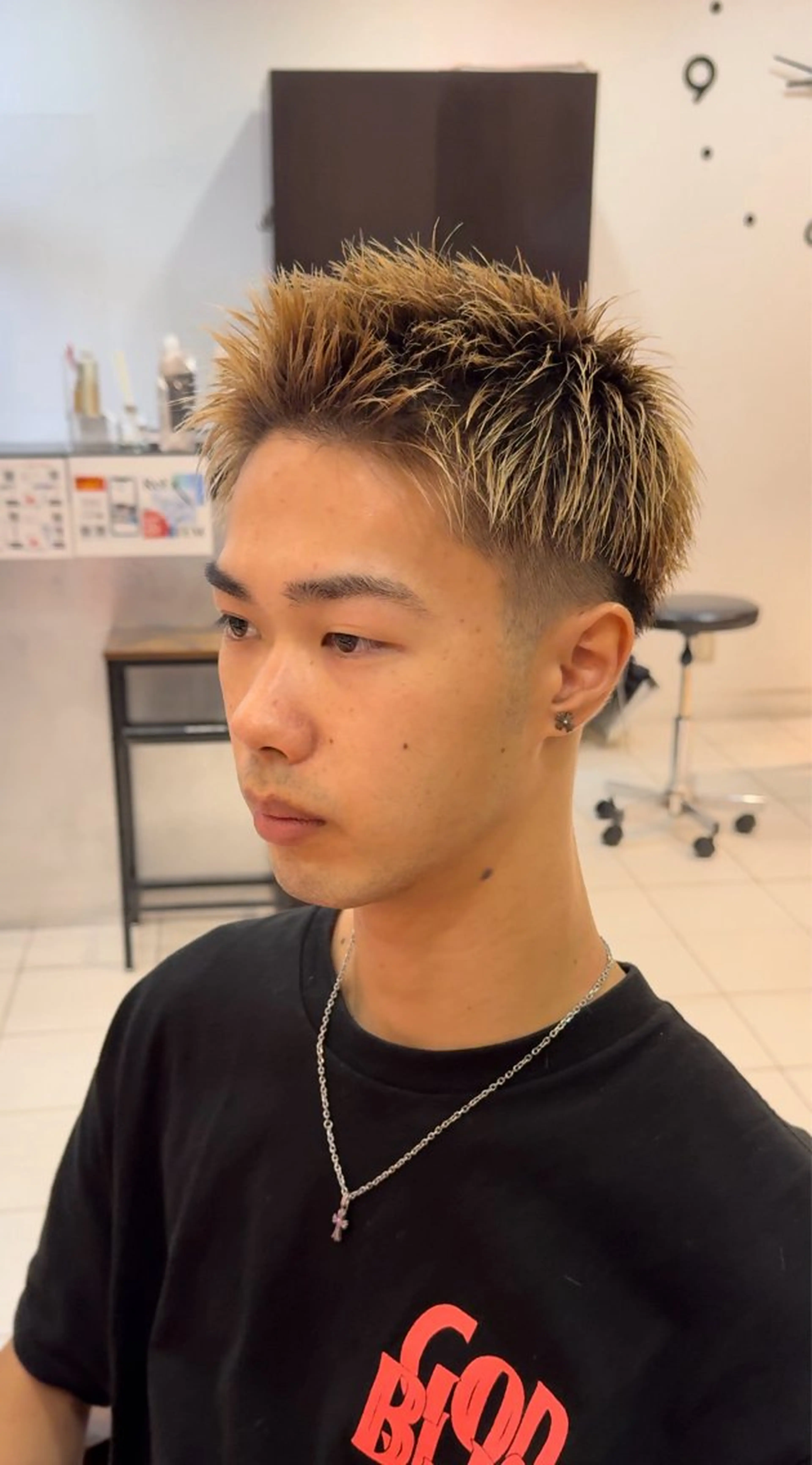 カラー メンズ メンズブリーチ 刈り上げ ブリーチ グラデーションカラー カット ヘアカラー vivid所属・麻生誠 メンズ特化❤️‍🔥のヘアスタイル