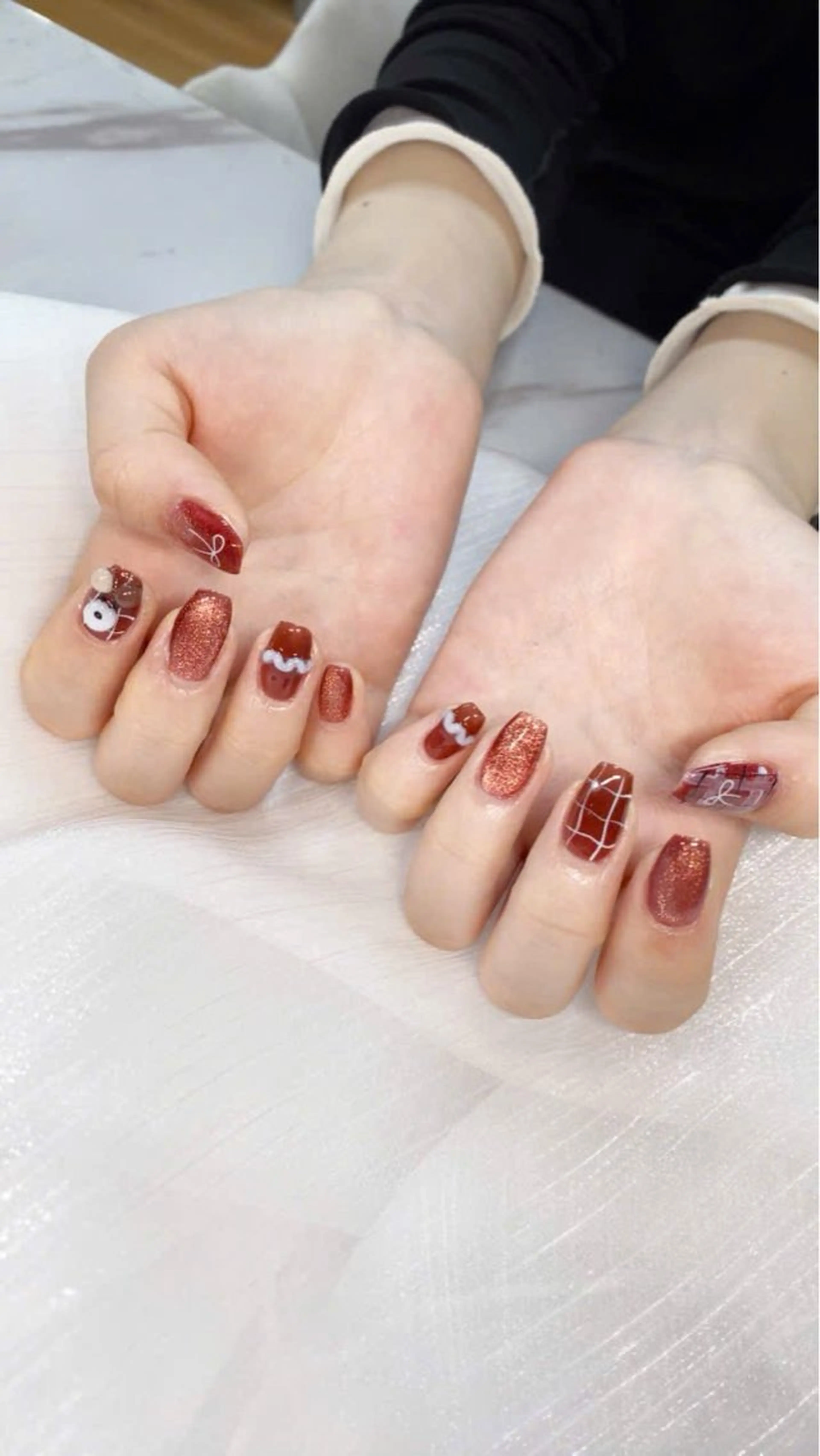 ネイル フレンチネイル グラデーション キラキラネイル 韓国ネイル マグネットネイル ハンドネイル ハンドケア Hara Nail 【パラジェル】のネイルデザイン
