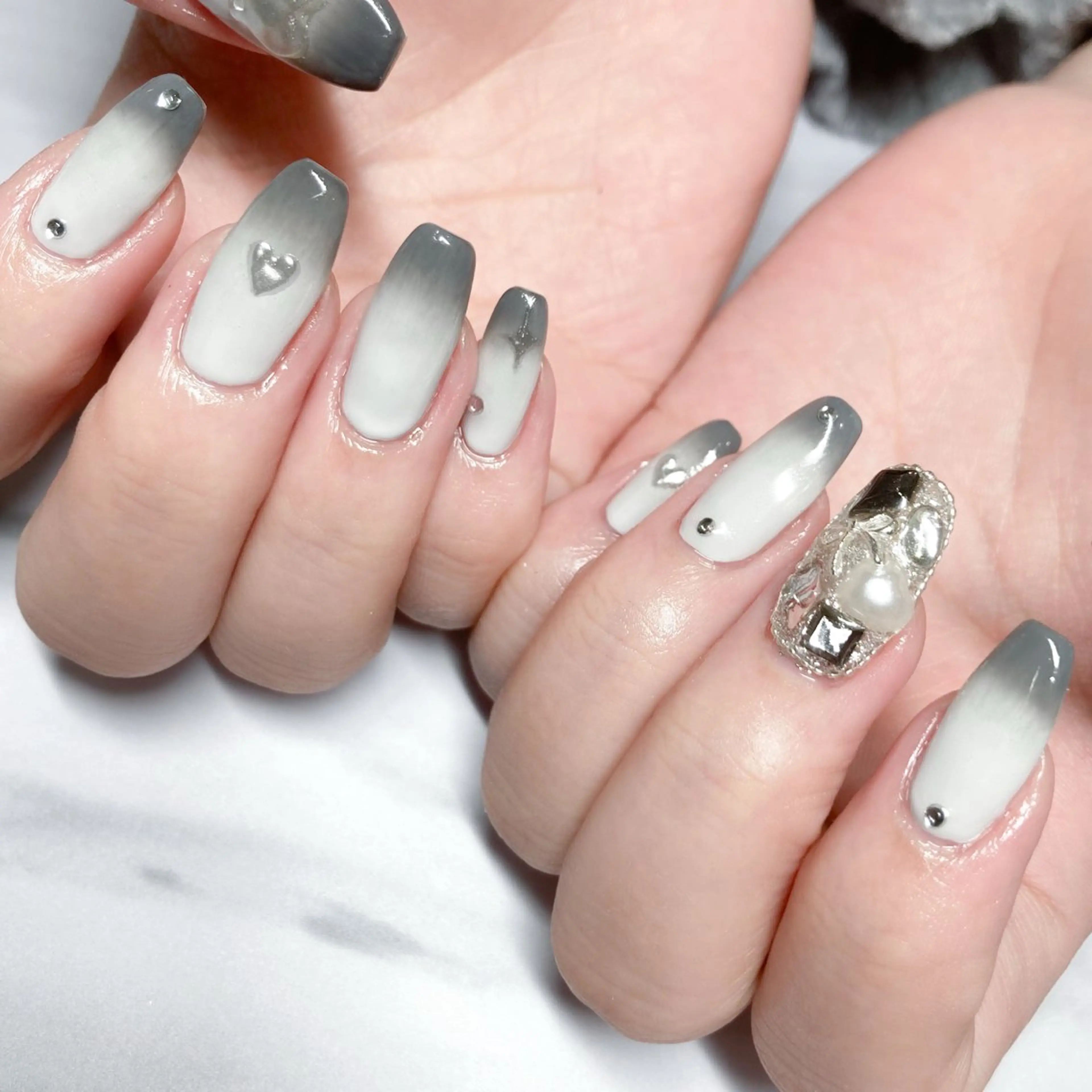 ネイル グラデーション ロングネイル 持ち込み ワンカラーネイル シルバー ハンドネイル Terrace＋所属・Terrace＋ Nailのネイルデザイン